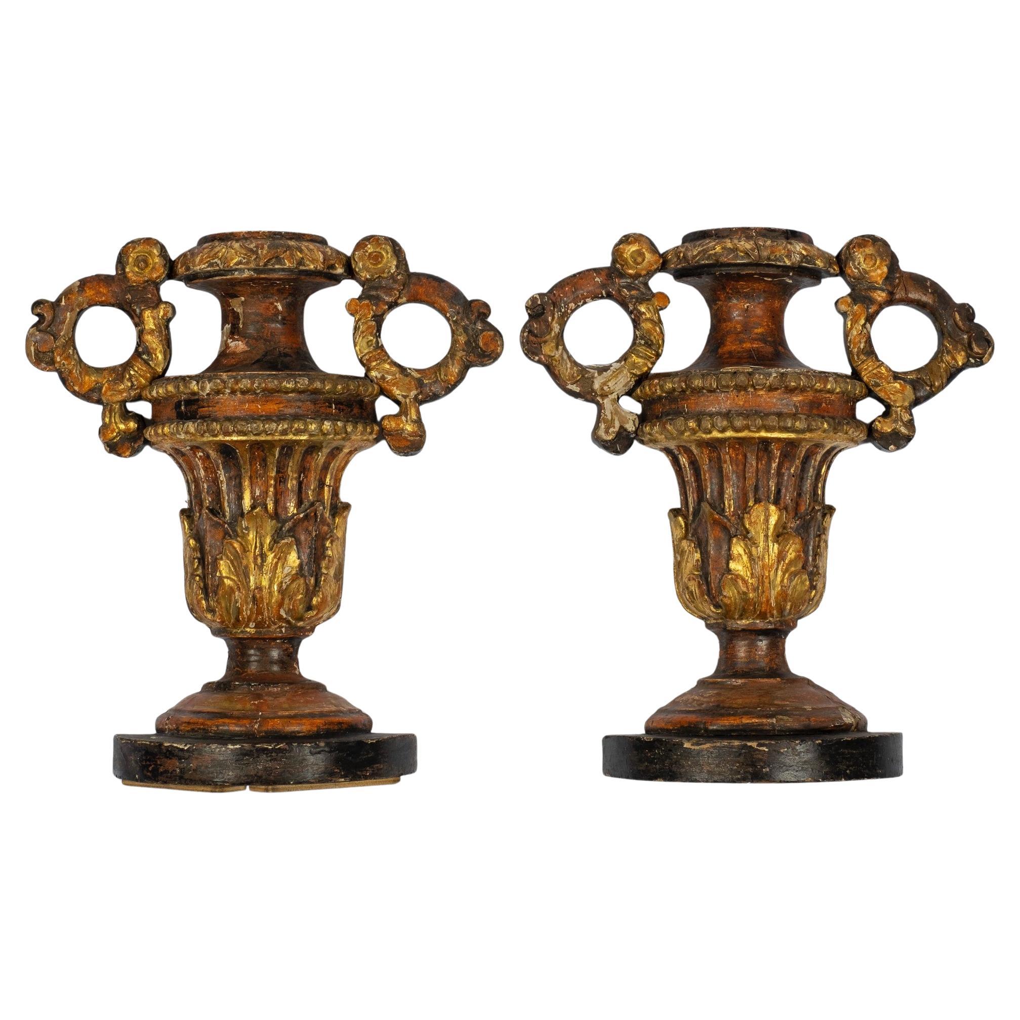 Coppia di ornamenti per urne italiane del XVIII secolo