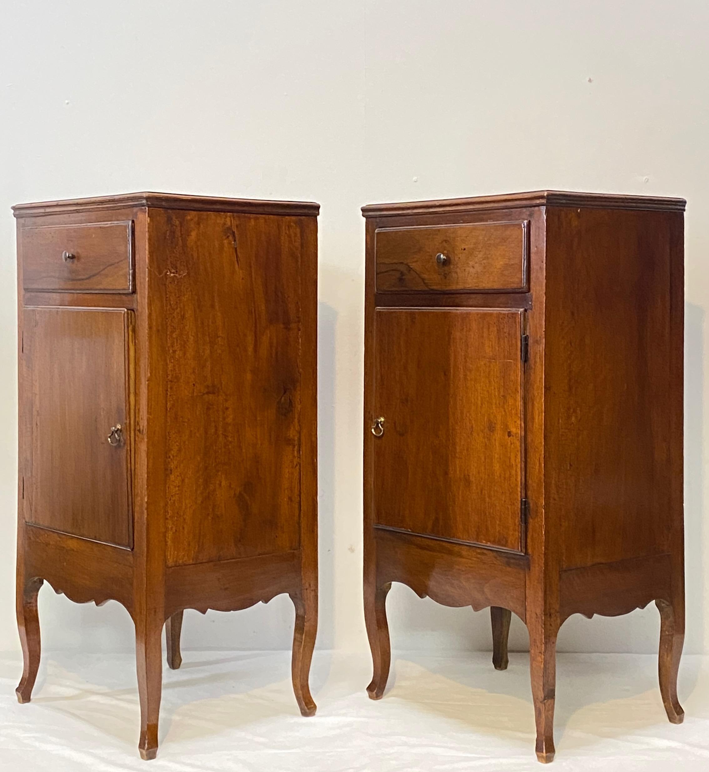 Pair 18th Century Italian Walnut Bedside Cabinets Tables For Sale 1