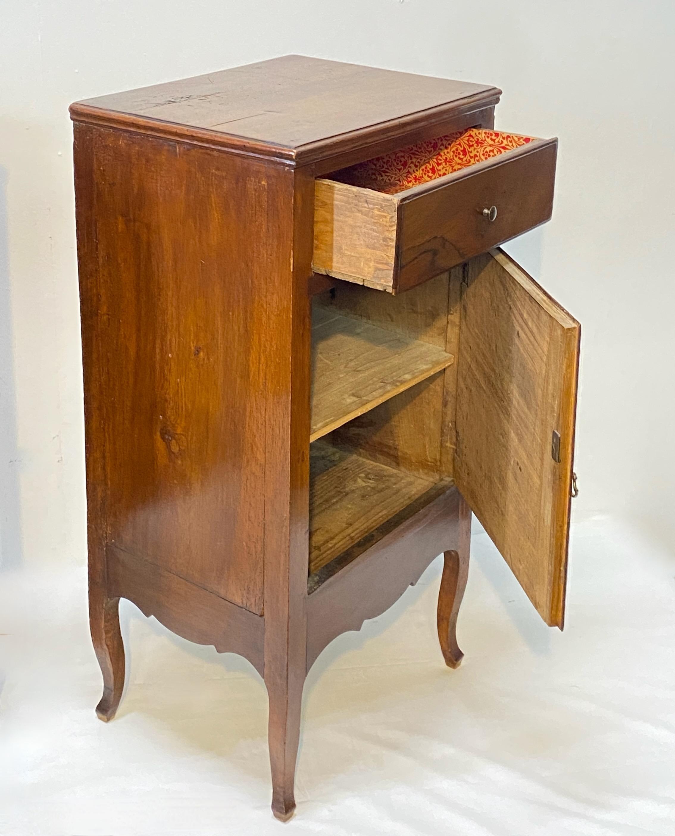 Pair 18th Century Italian Walnut Bedside Cabinets Tables For Sale 2