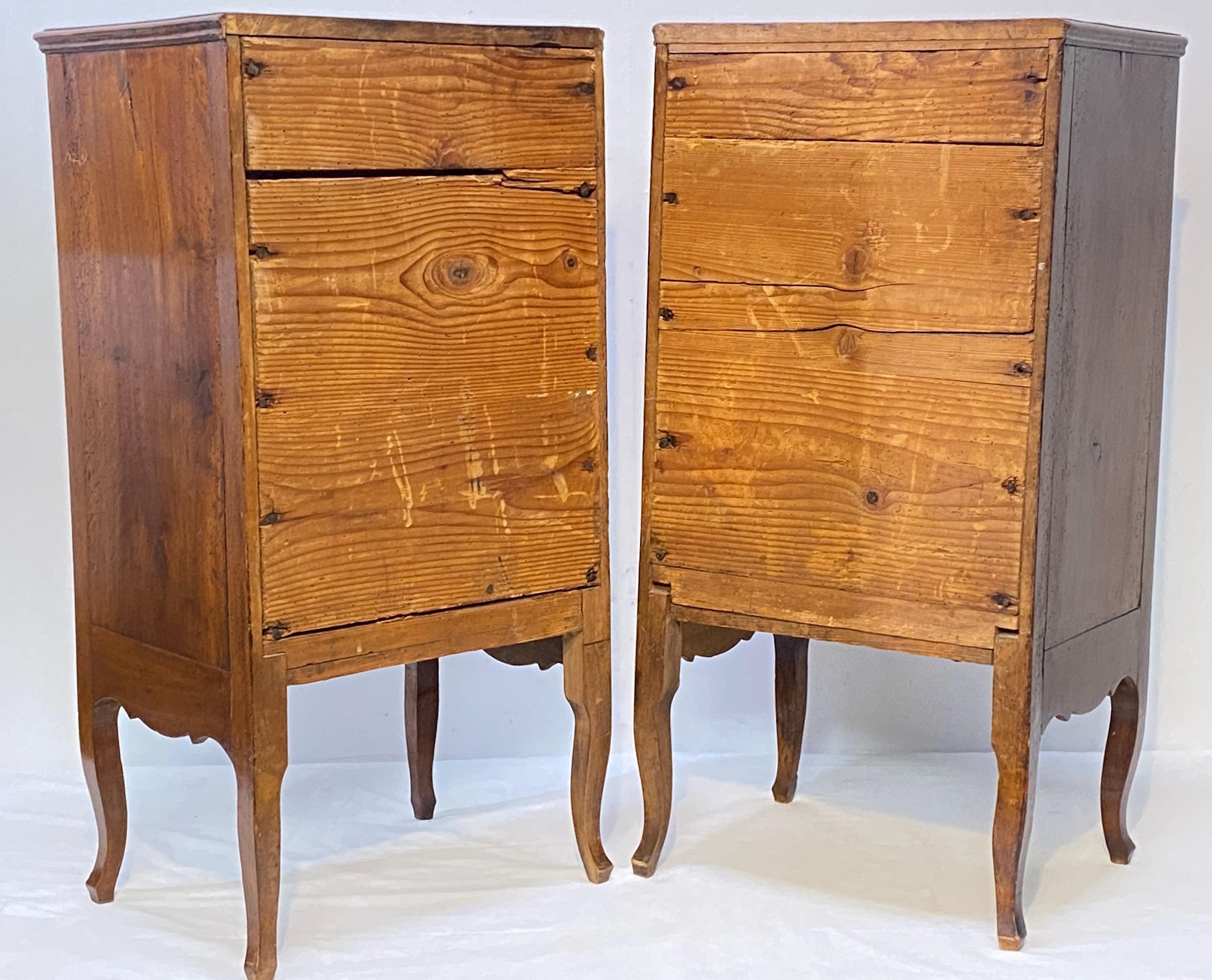 Pair 18th Century Italian Walnut Bedside Cabinets Tables For Sale 4