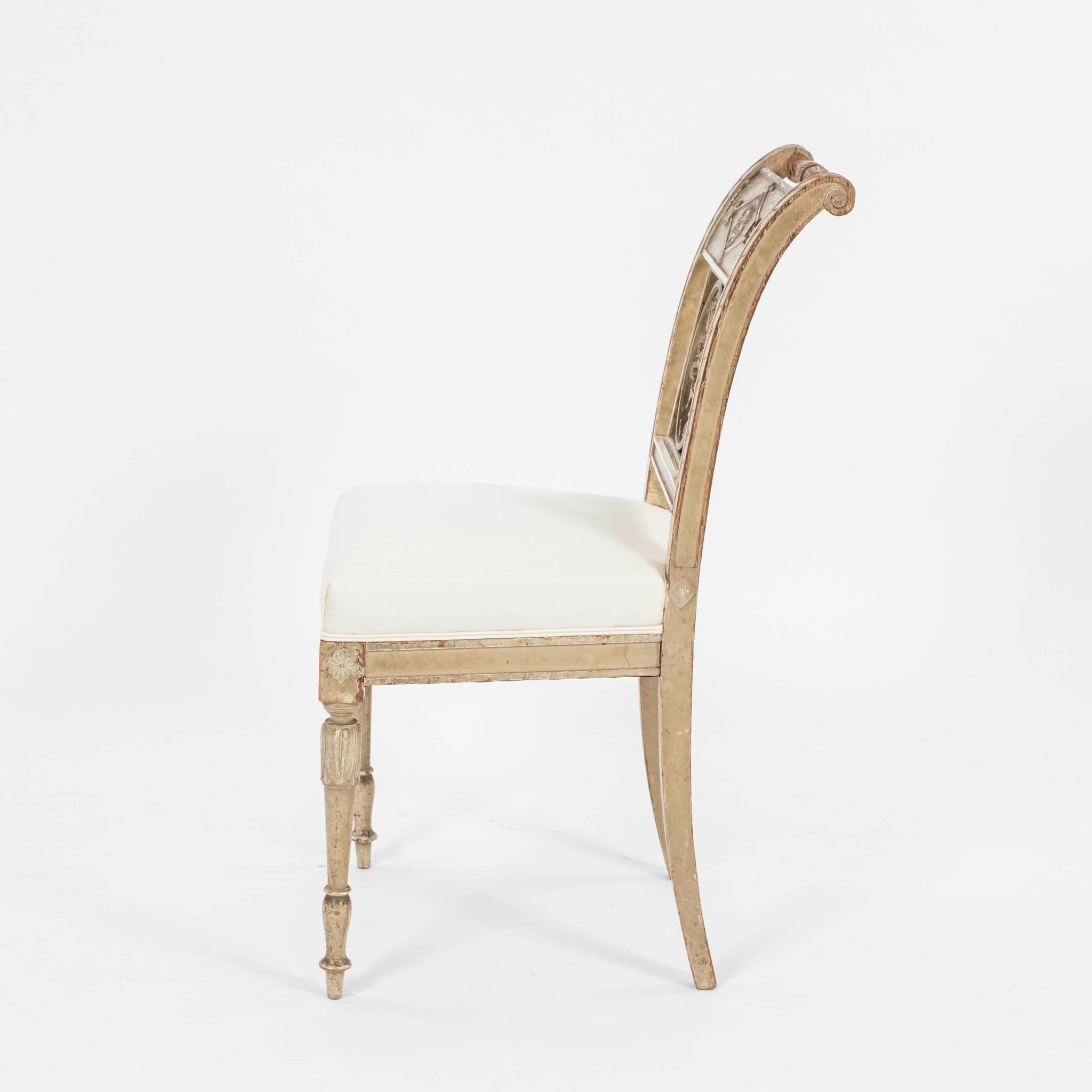 Satz von vier neoklassizistischen gustavianischen Stühlen aus dem 18. Jahrhundert (Gustavianisch) im Angebot