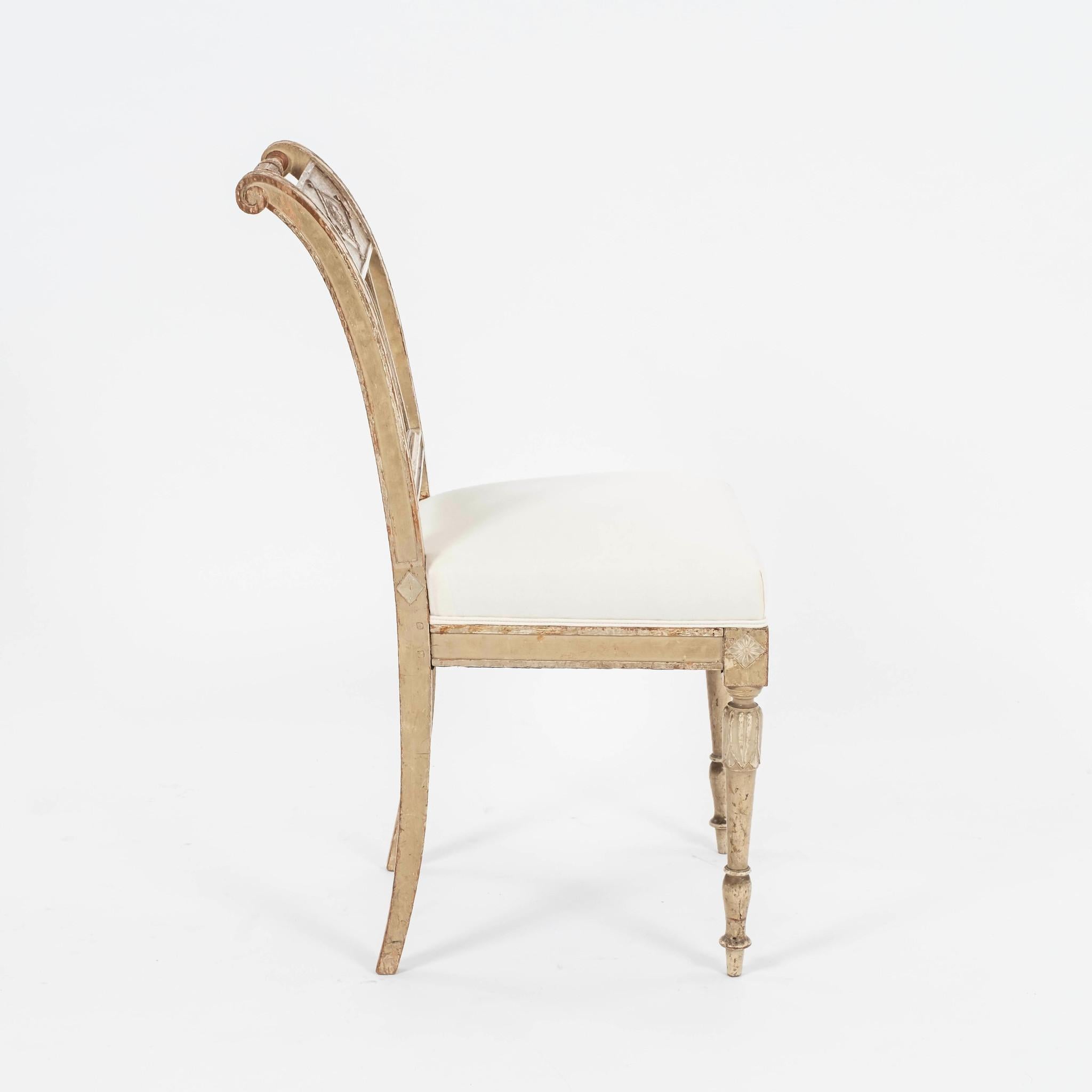 Paar neoklassizistische gustavianische Stühle aus dem 18. Jahrhundert (Schwedisch) im Angebot