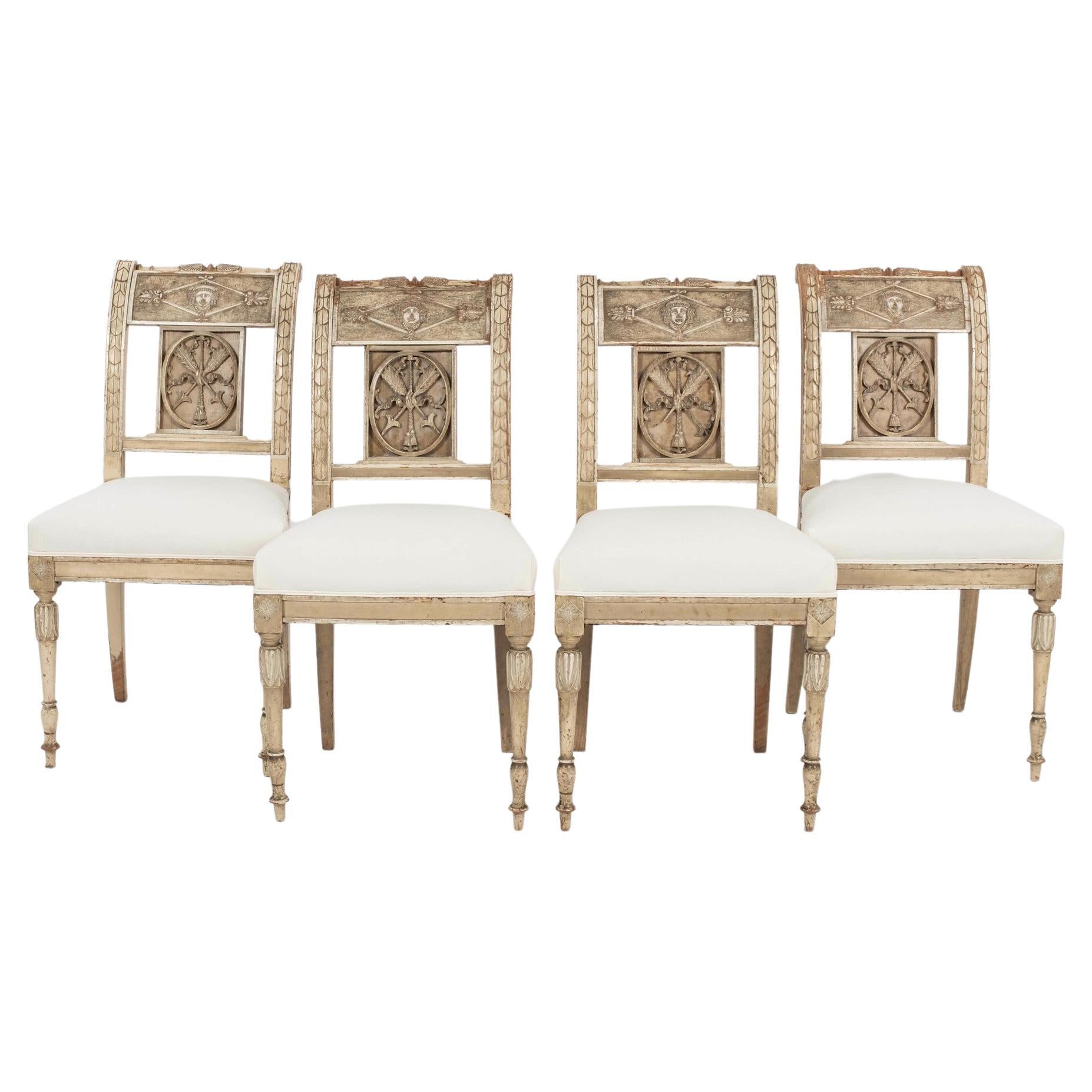 Ensemble de quatre chaises néoclassiques gustaviennes du XVIIIe siècle en vente