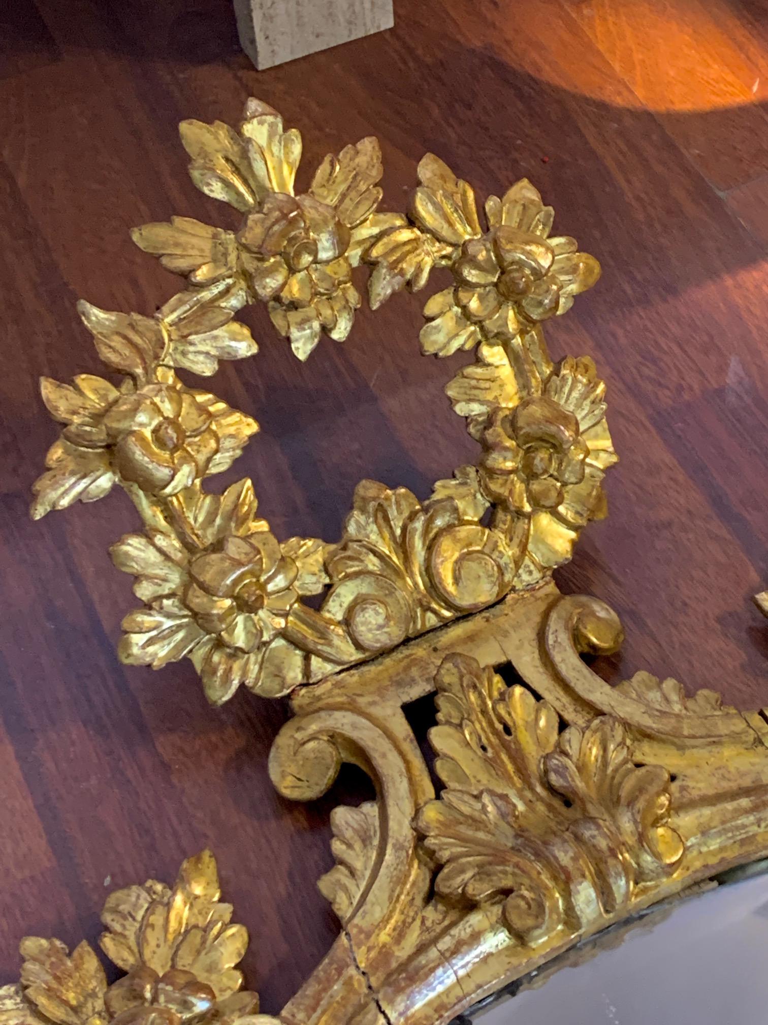 Pair of 18th Century Spanish Charles III Carved Gilded Wood Mirrors For Sale 4