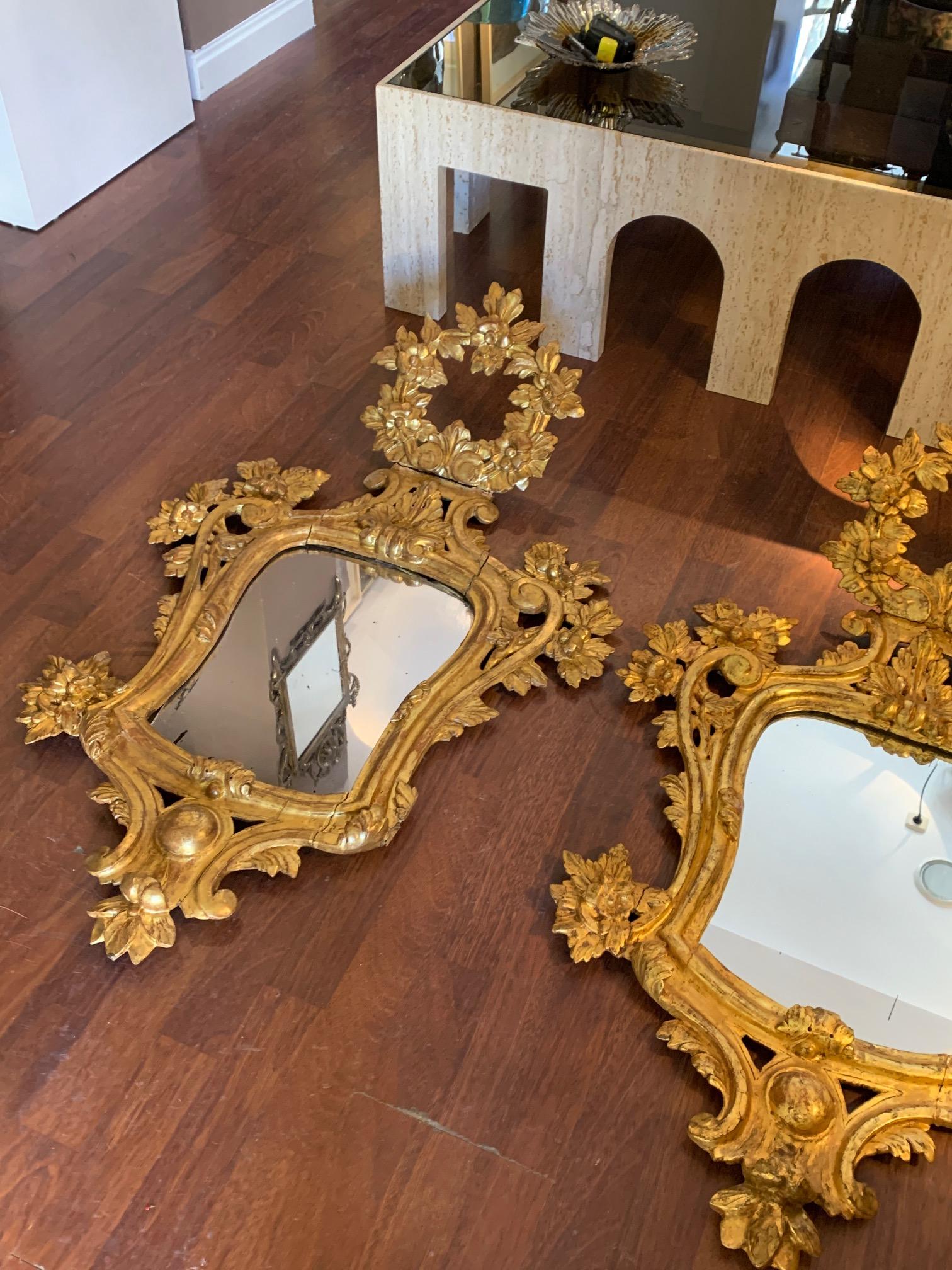 Pair of 18th Century Spanish Charles III Carved Gilded Wood Mirrors For Sale 7