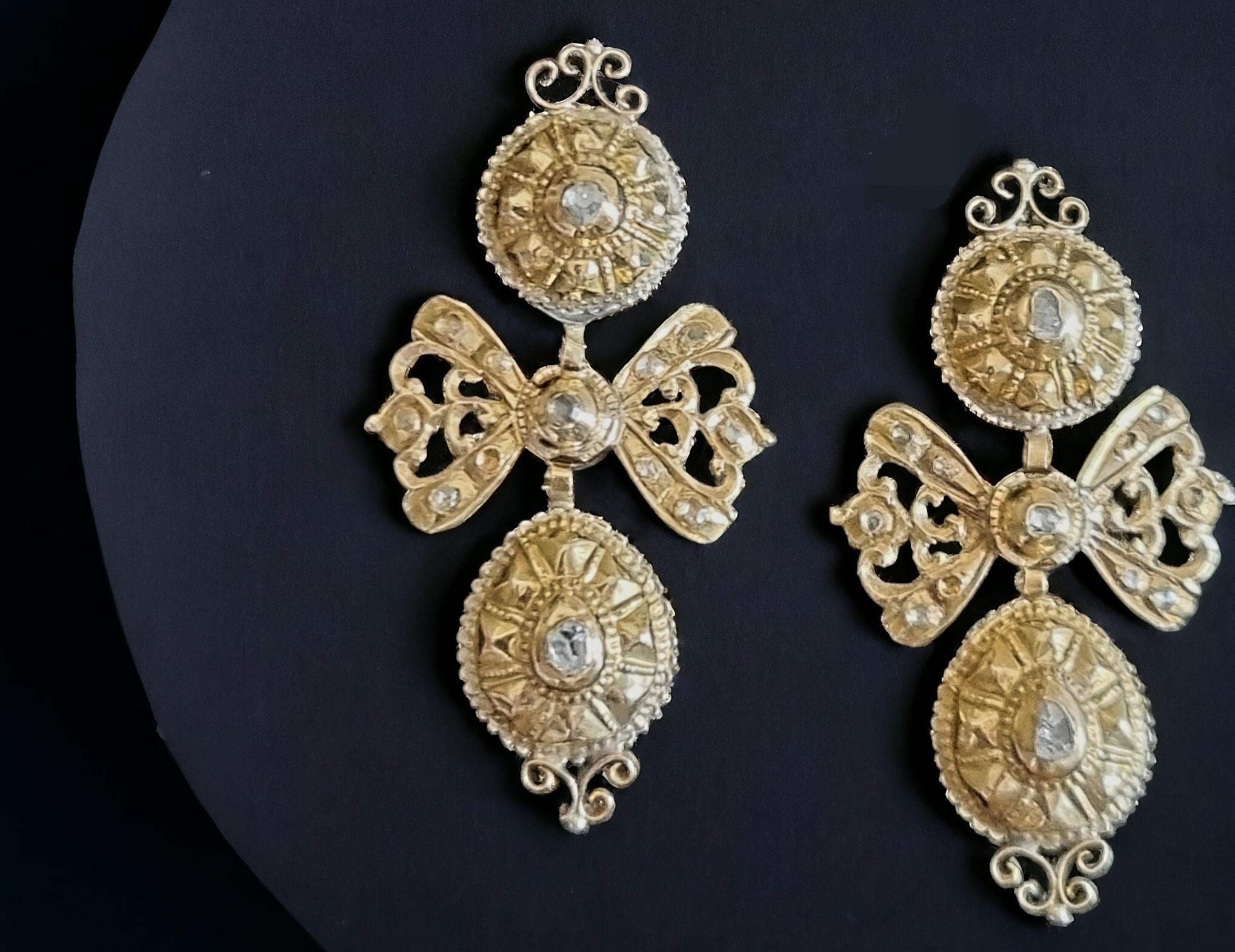 Pair 18th Century Spanish Rose-Cut Diamond and  18 K Gold Earring - Wearable Art In Good Condition For Sale In OVIEDO, AS