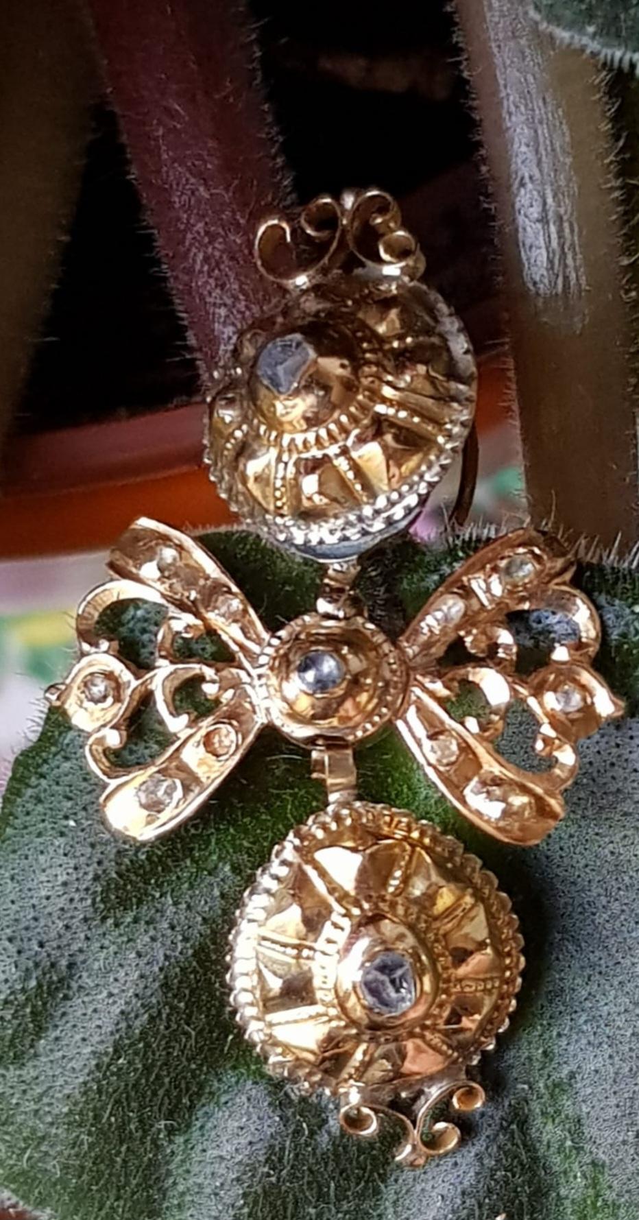 Pair 18th Century Spanish Rose-Cut Diamond and  18 K Gold Earring - Wearable Art For Sale 2