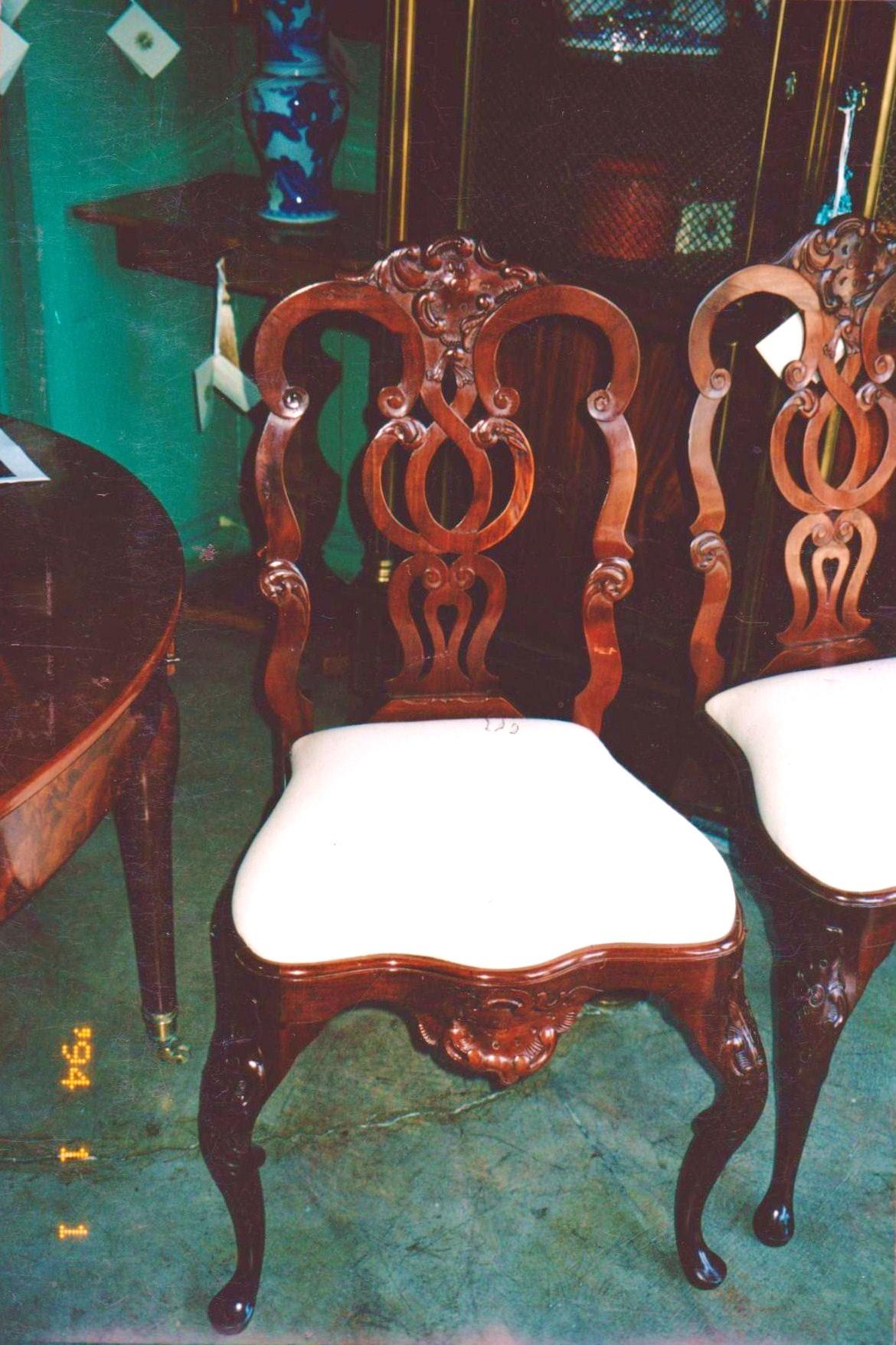 Pair Portuguese Rococo Jacaranda Hand carved Wood Dining Side Chairs Antique LA In Good Condition For Sale In West Hollywood, CA