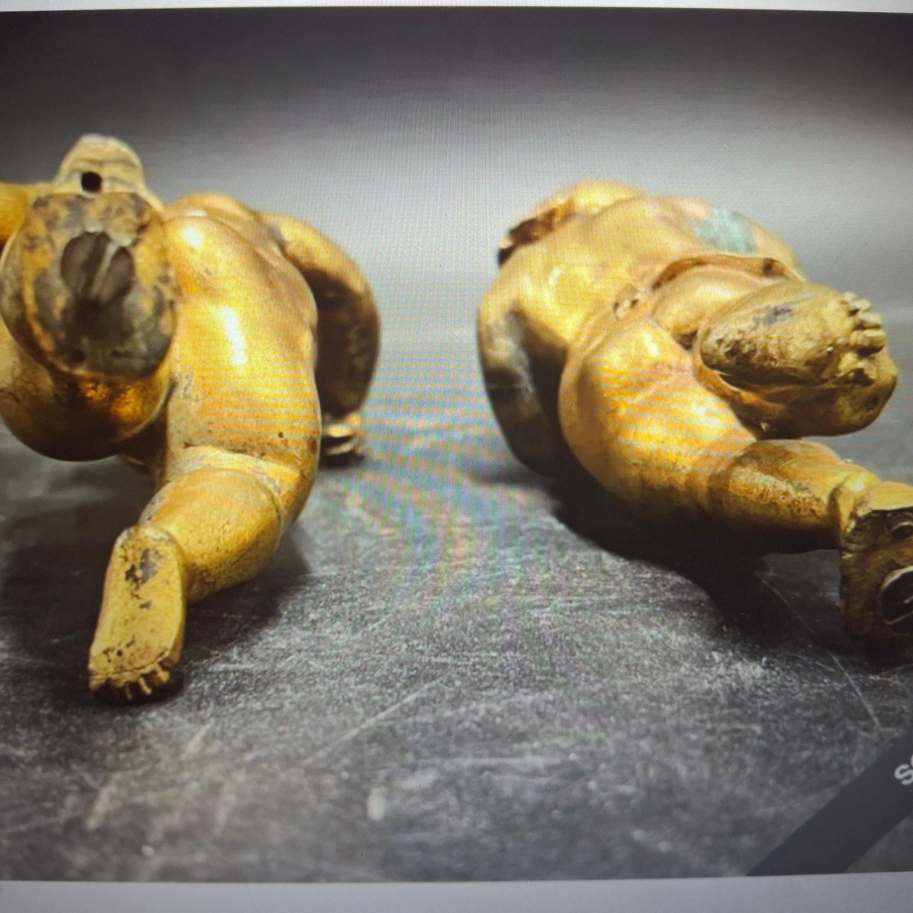 Bronzo Pair 18thc French Antique Gilt Bronze Full Figural Cherub/ Putti Sculptures in vendita