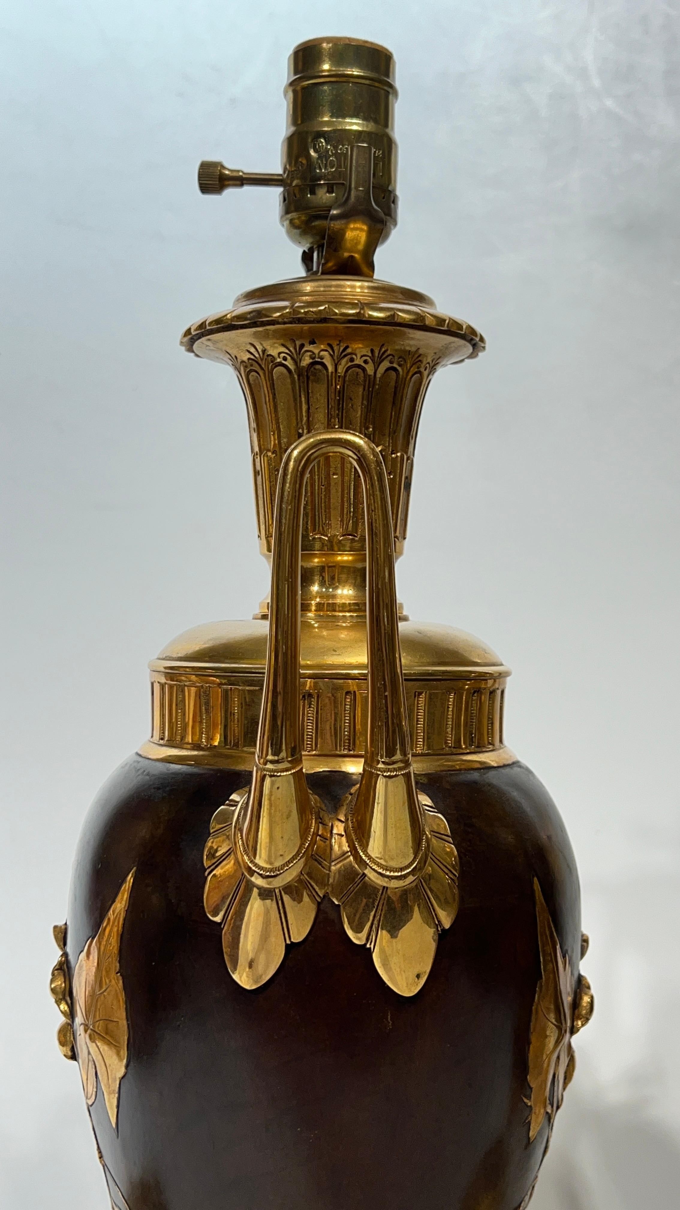 Paar 19 Jahrhundert Französisch vergoldete Bronze Aestethic  Urnenform Tischlampen im Angebot 4