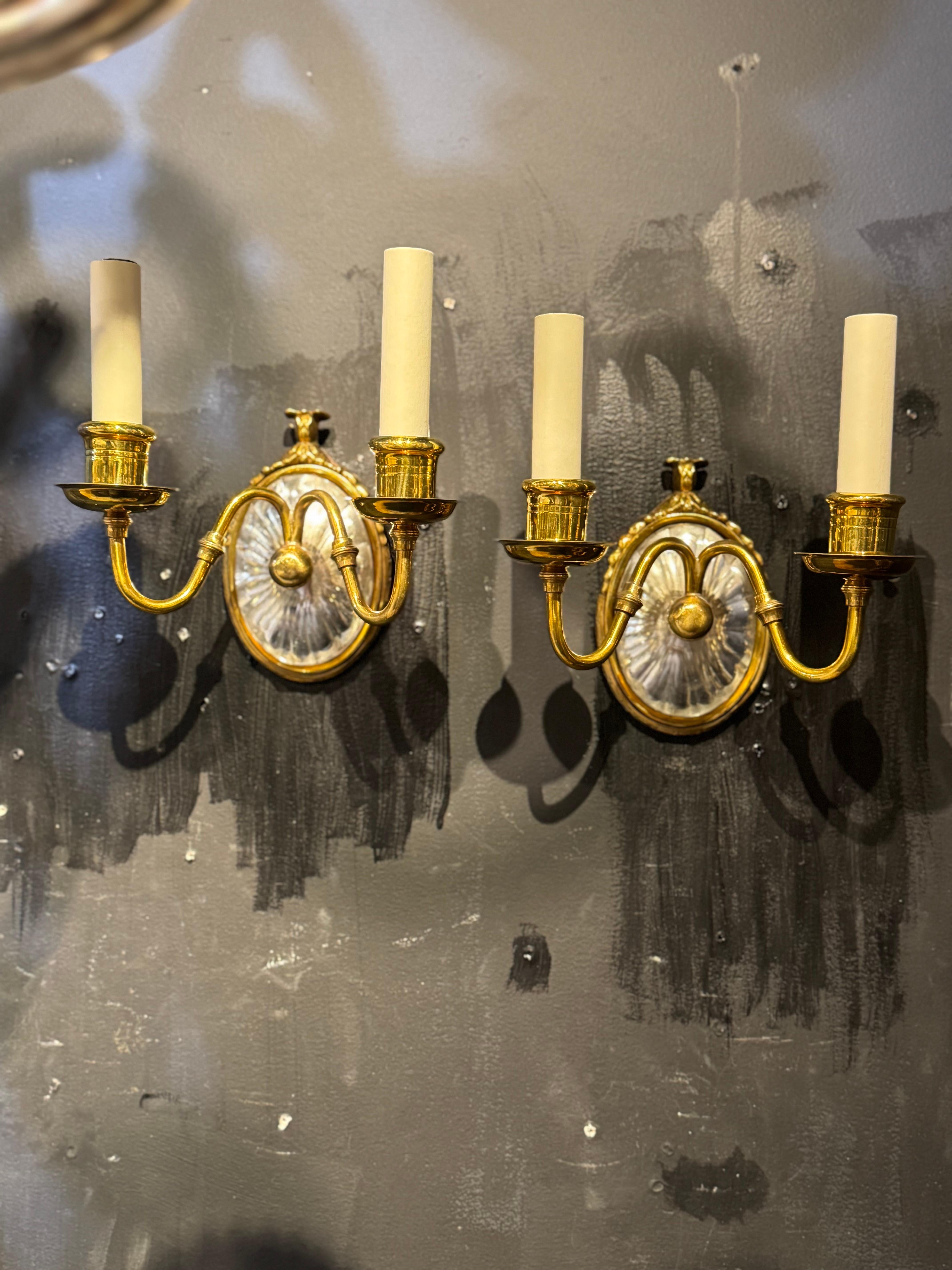 Appliques Caldwell en bronze et verre taillé des années 1920 en vente 2