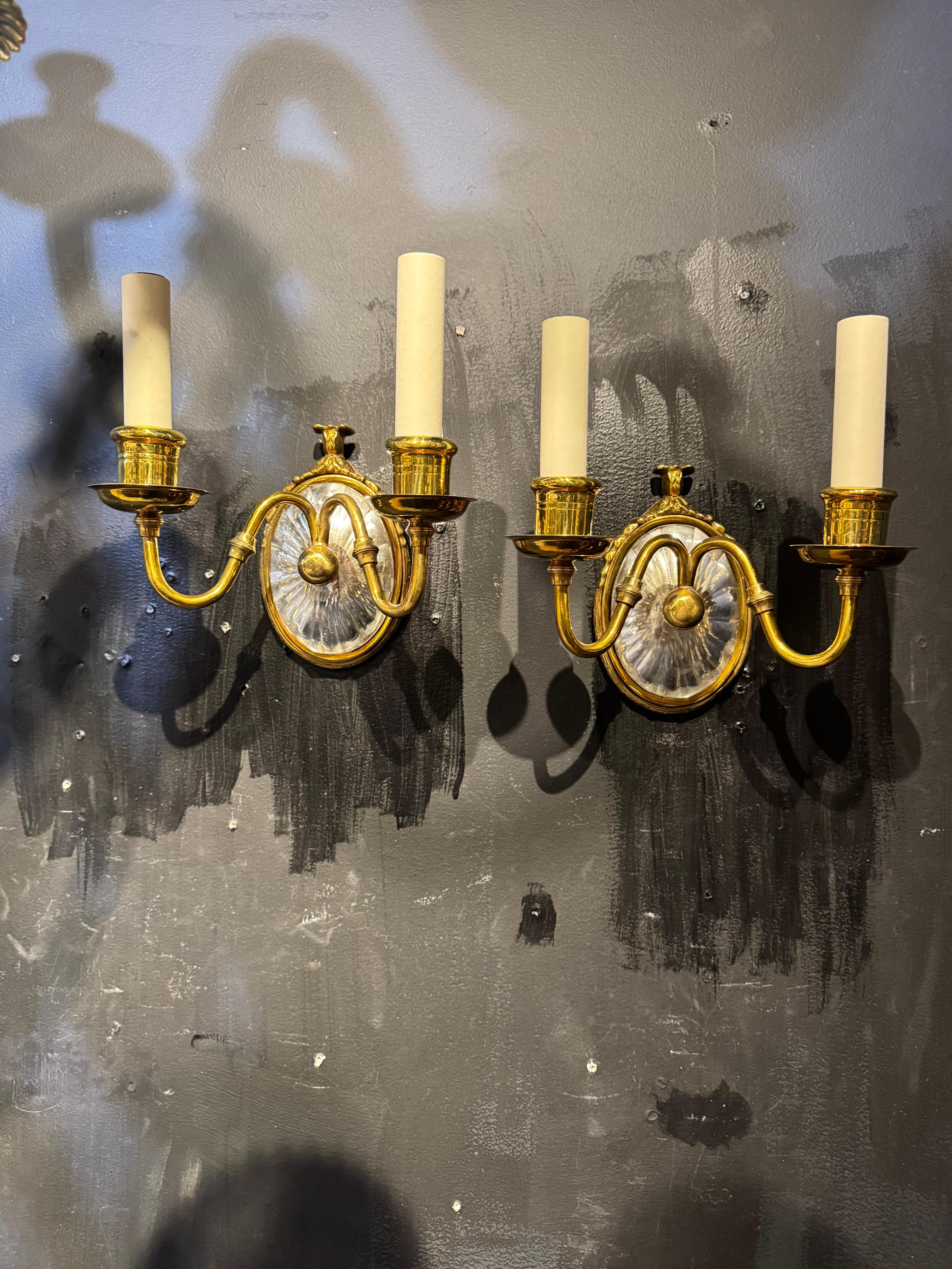 Appliques Caldwell en bronze et verre taillé des années 1920 en vente 4