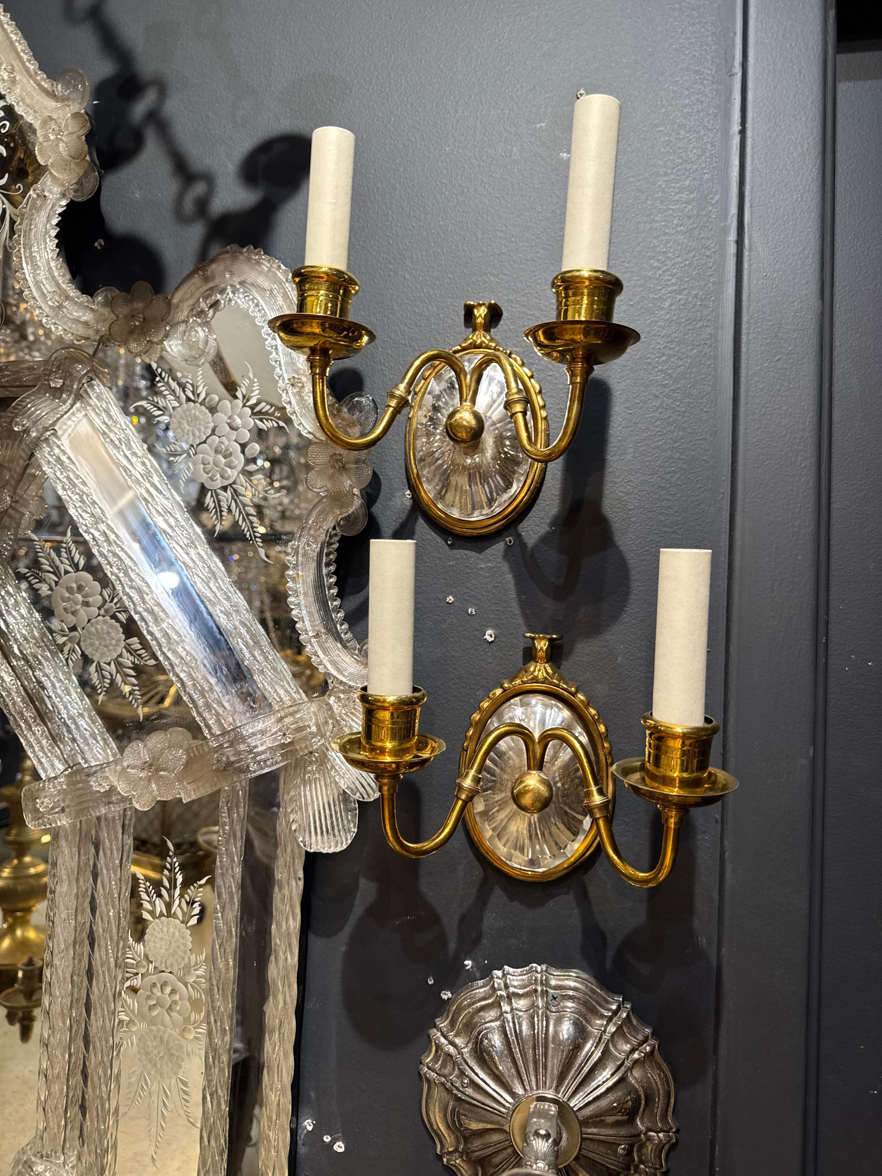 Début du 20ème siècle Appliques Caldwell en bronze et verre taillé des années 1920 en vente