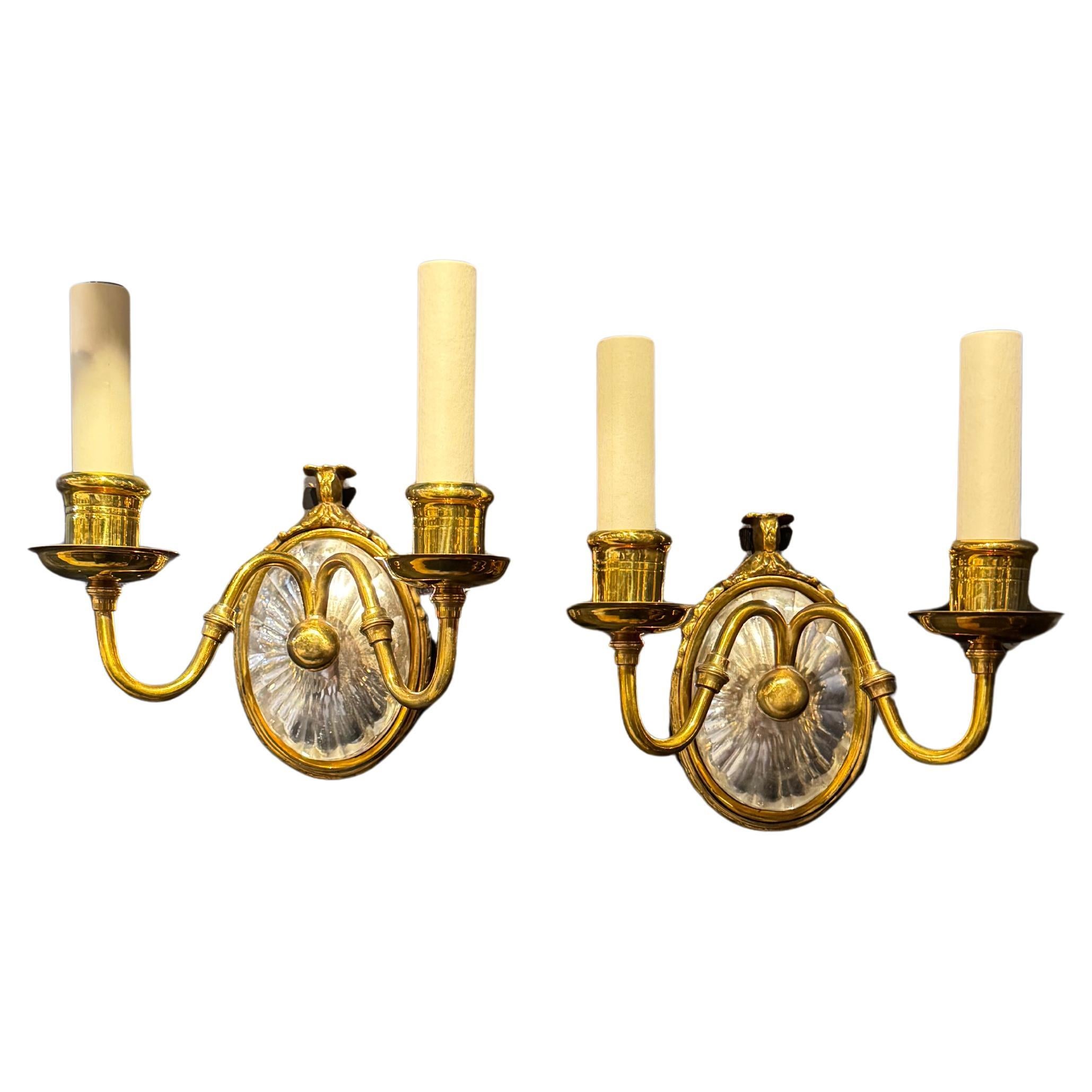 Appliques Caldwell en bronze et verre taillé des années 1920 en vente