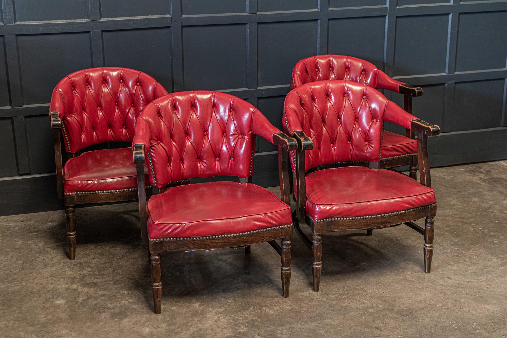 Hêtre Paire de fauteuils club anglais cloutés rouges des années 1920 en vente