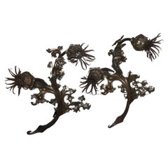 Paire d'appliques en bronze détaillées de forme florale brutaliste Art Déco française des années 1920