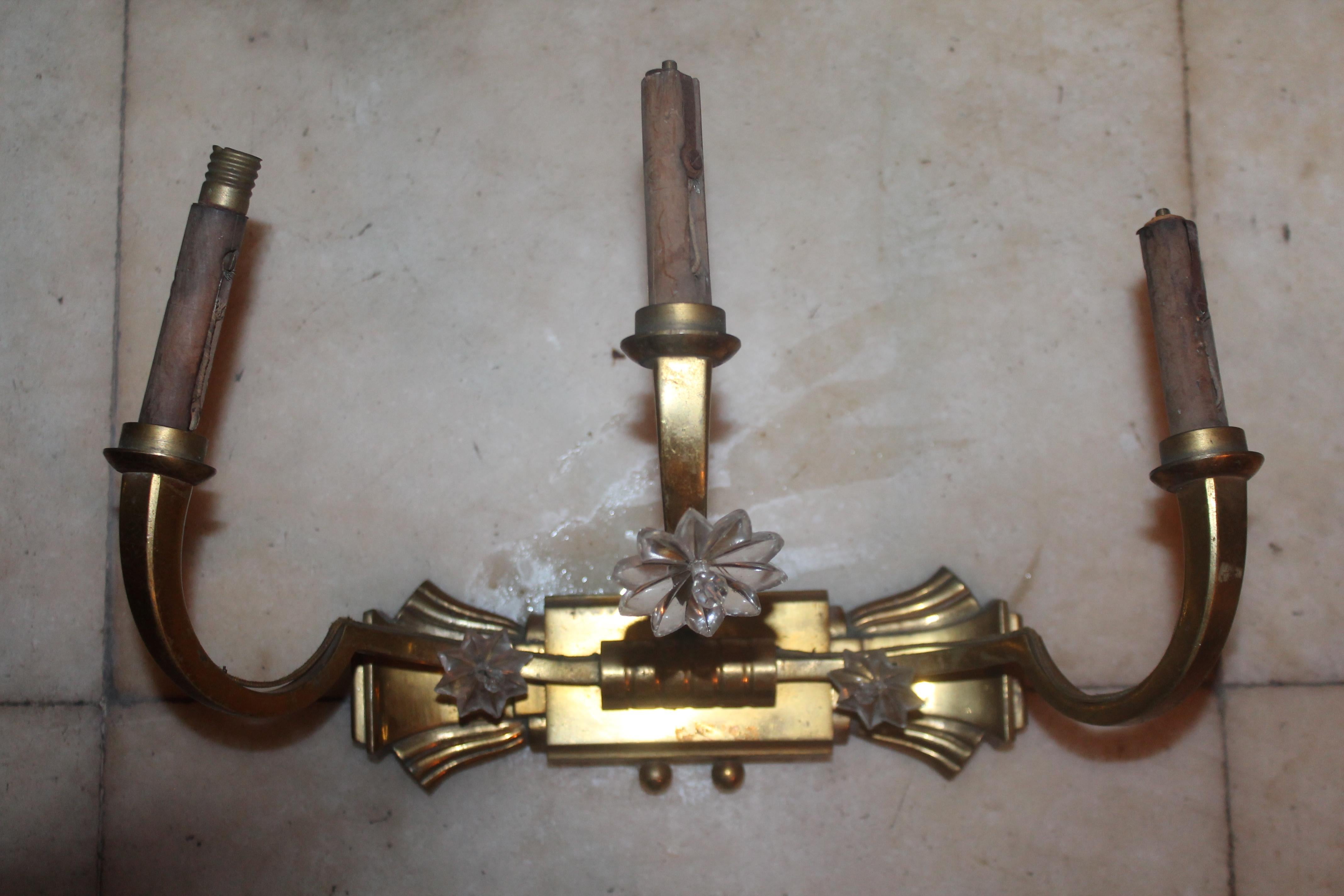 Coppia di lampade da parete in bronzo dorato Art&Deco francese degli anni '20 di J. Leleu In condizioni buone in vendita a Opa Locka, FL