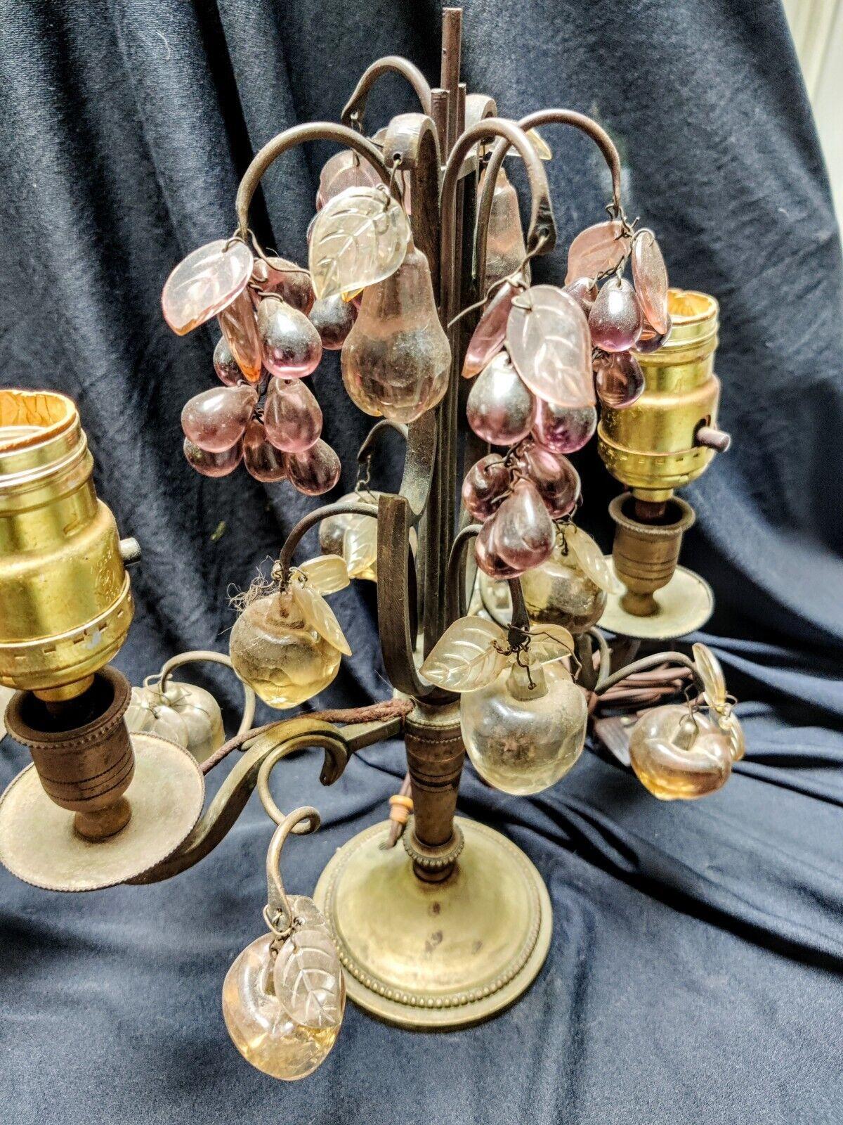 Paire de lampes de table Napoléon III en bronze et cristal à fruits et pétales des années 1920  en vente 1