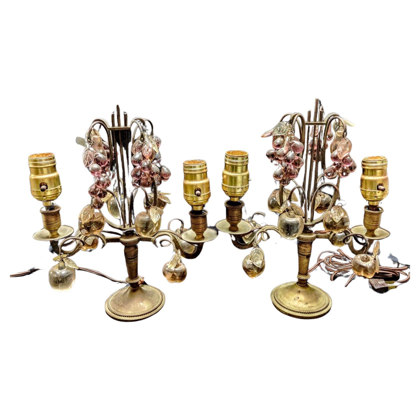 Paire de lampes de table Napoléon III en bronze et cristal à fruits et pétales des années 1920 