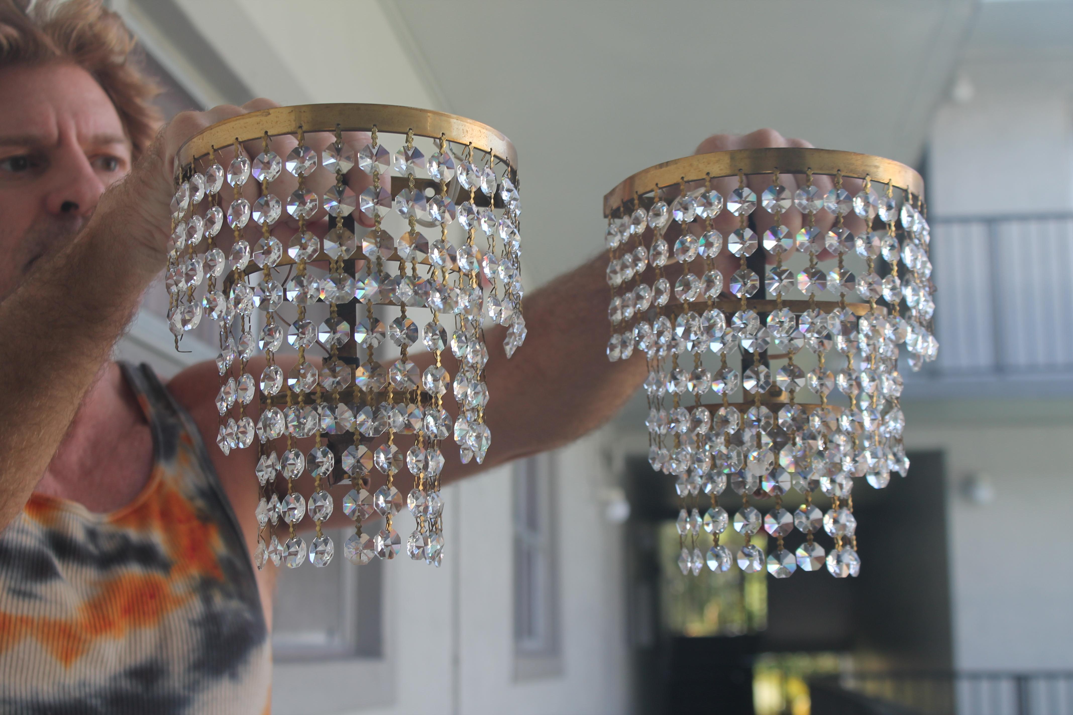 Paire d'appliques de style Régence française des années 1920, en bronze doré et cristal strass à 3 niveaux en vente 7