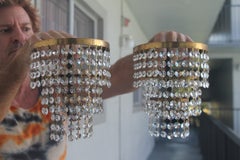 Coppia di lampade a cascata in cristallo a tre livelli in bronzo dorato della Reggenza francese del 1920