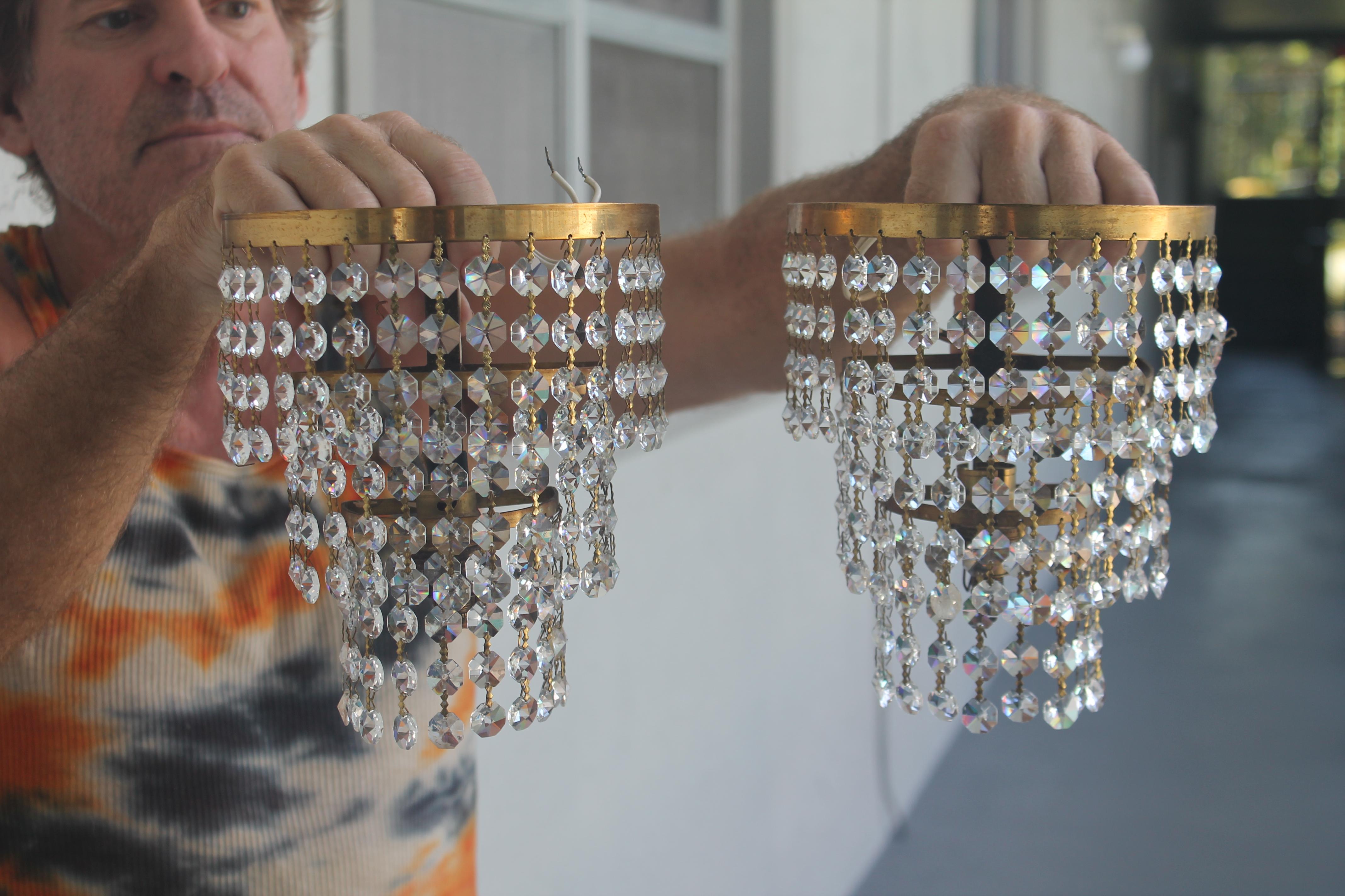 Paire d'appliques de style Régence française des années 1920, en bronze doré et cristal strass à 3 niveaux Bon état - En vente à Opa Locka, FL