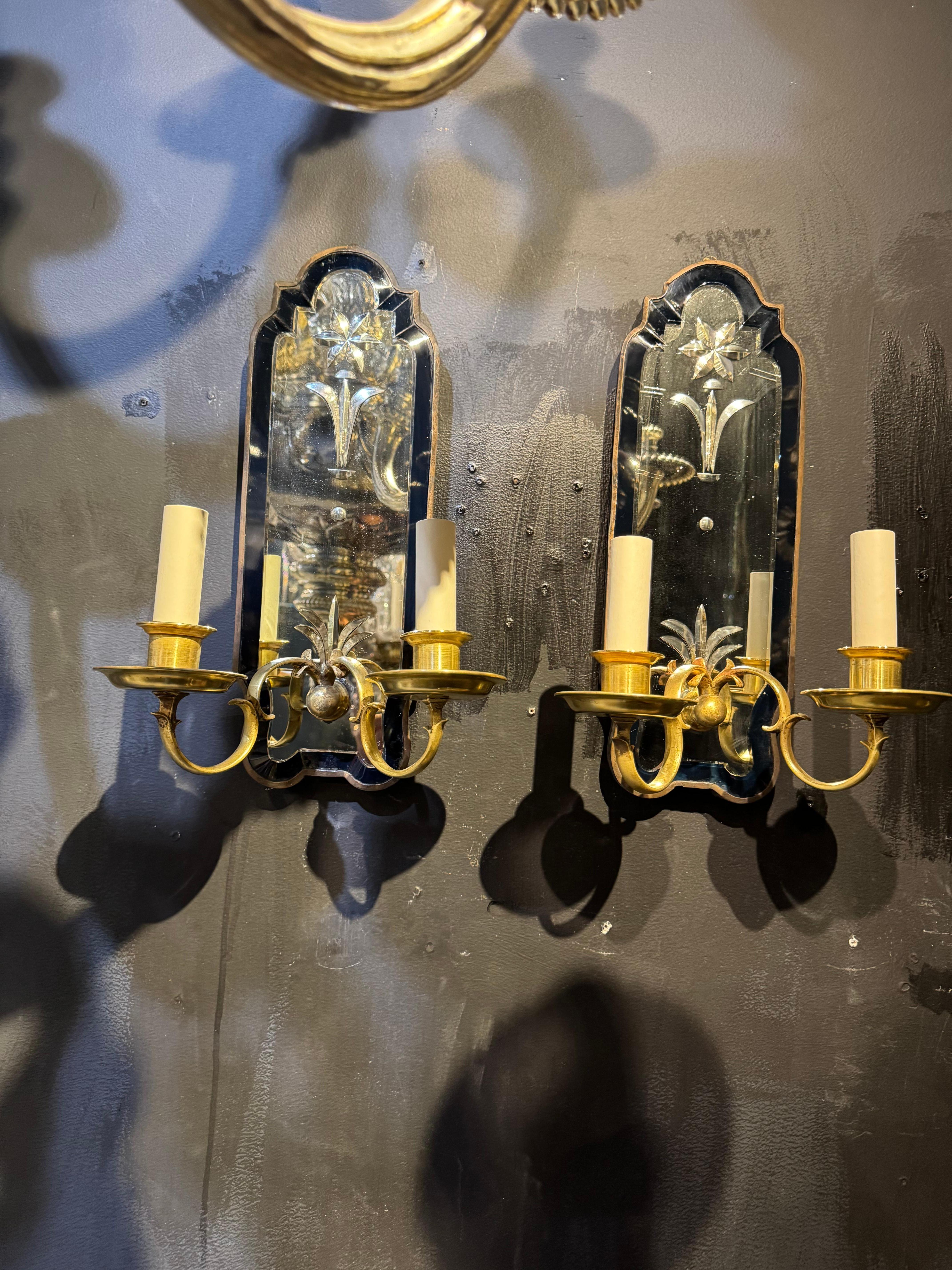 Apliques Caldwell de 1920 de bronce y espejo grabado con cristal cobalto en Bueno estado para la venta en New York, NY