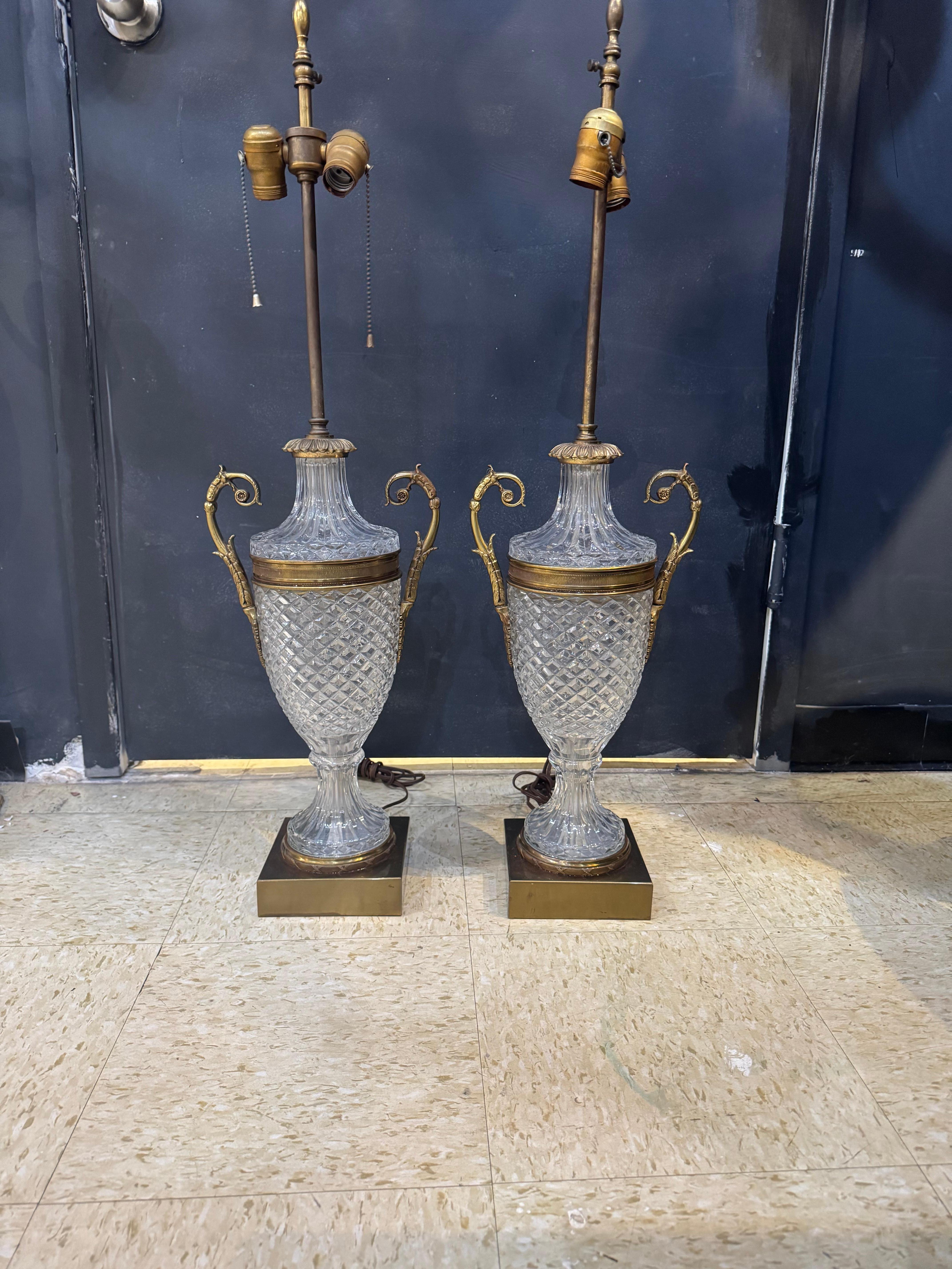 Paire de lampes de table en cristal taillé Empire des années 1930 Bon état - En vente à New York, NY