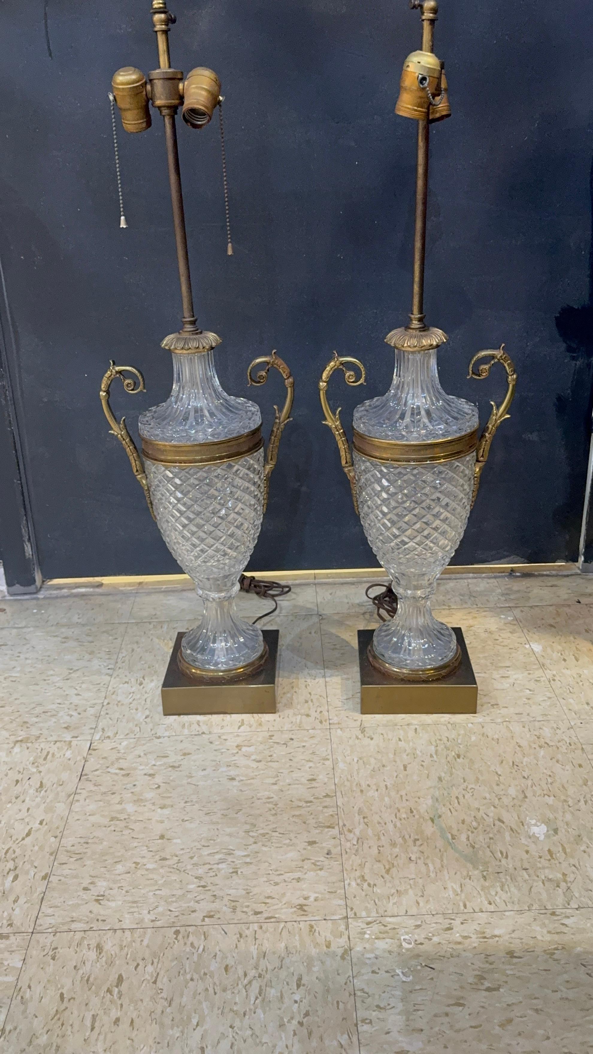 Bronze Paire de lampes de table en cristal taillé Empire des années 1930 en vente