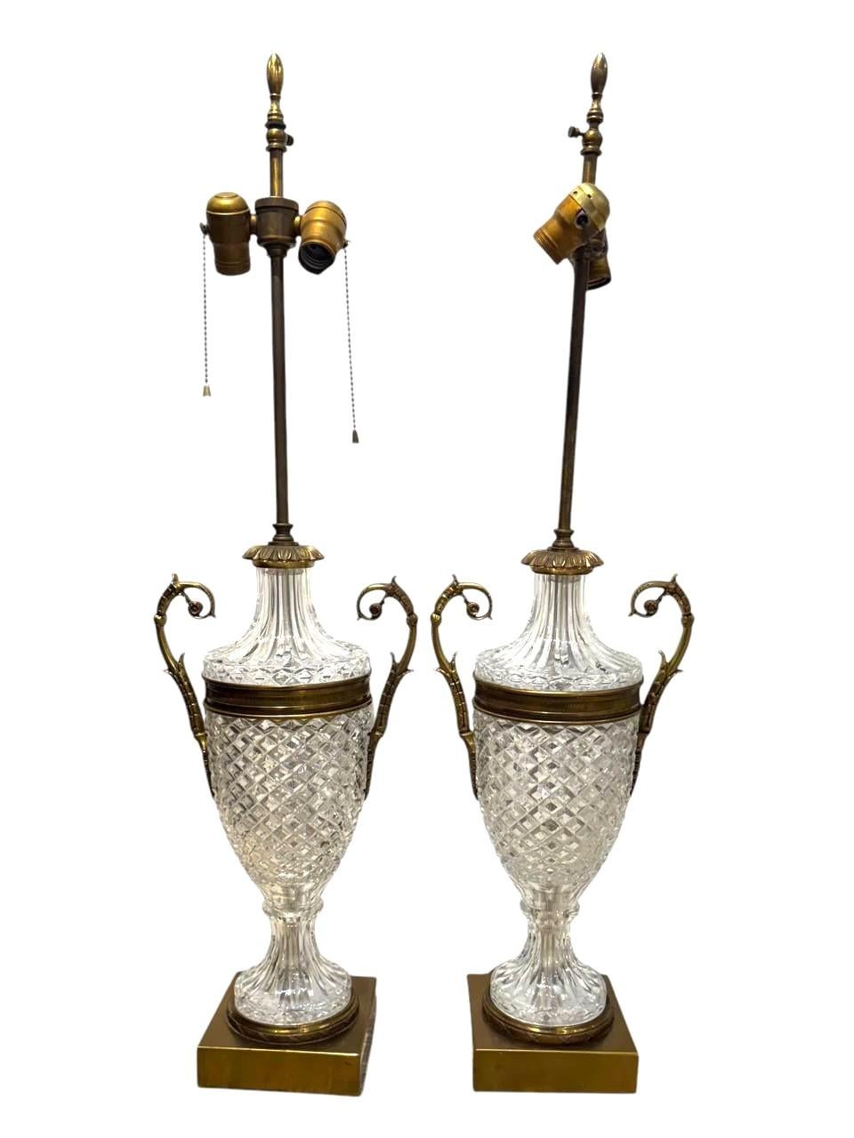 Paire de lampes de table en cristal taillé Empire des années 1930 en vente