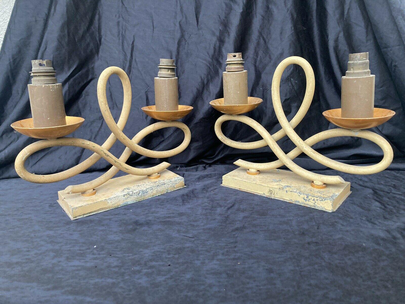 Paire de lampes de table art déco françaises des années 1930, patinées et à volutes, attribuées à l'artiste. Jules Leleu. Plus petites, elles feraient de belles lampes de chevet.