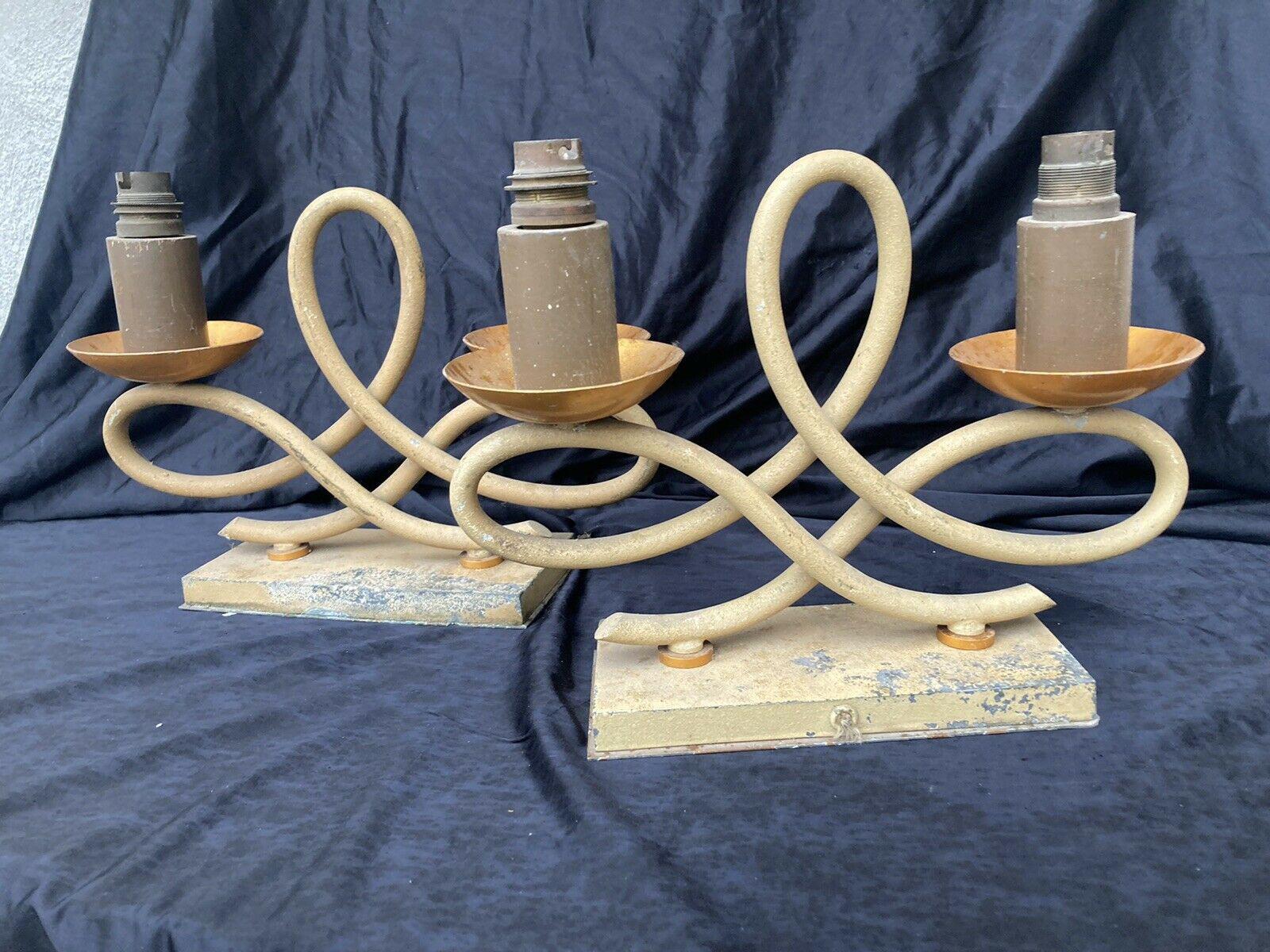 Paire de lampes de table Art Déco françaises des années 1930 à volutes attr. Jules Leleu Bon état - En vente à Opa Locka, FL