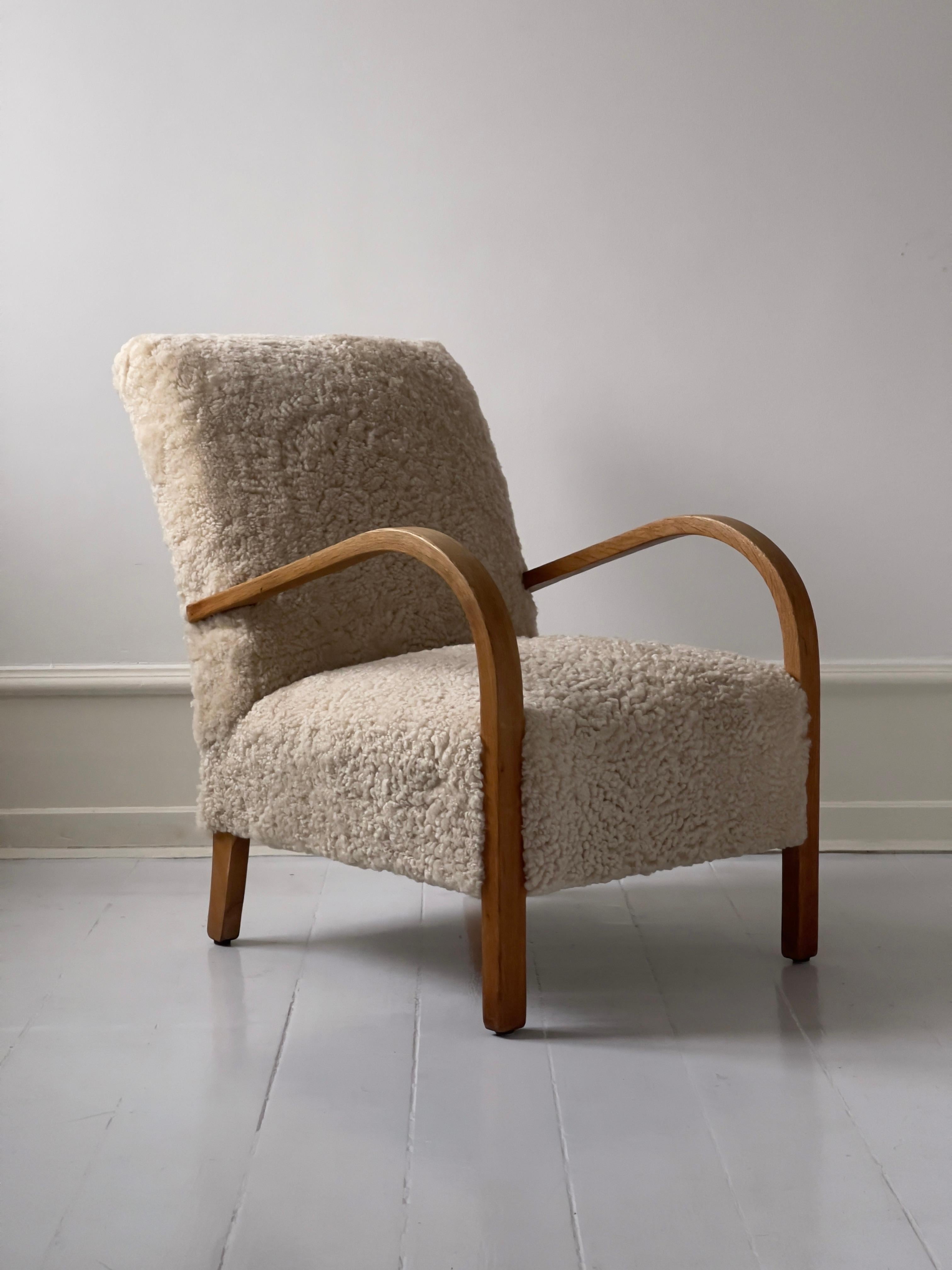 Pair 1930s Fritz Hansen danish modern Lounge Chairs in Sheepskin and Oak 4