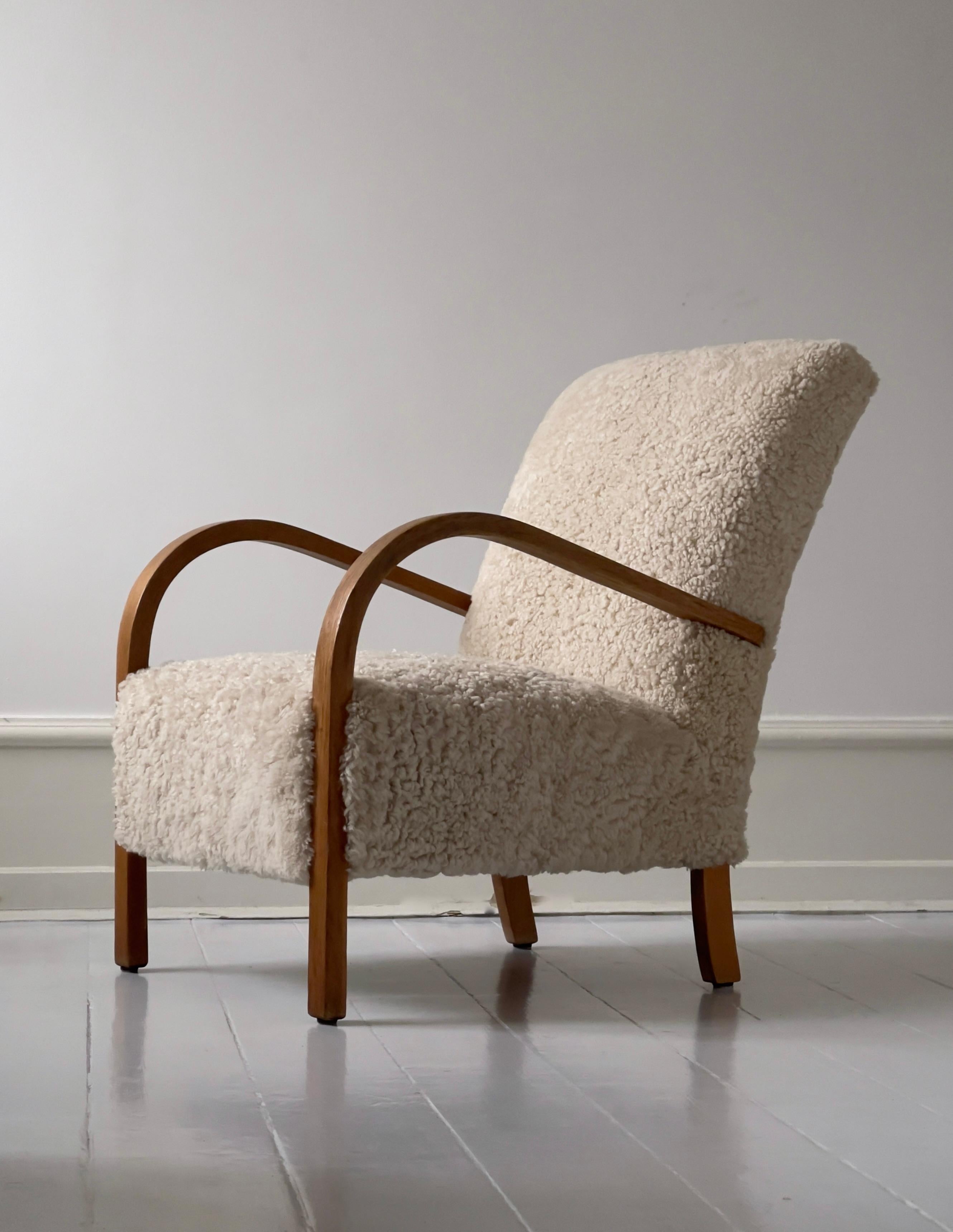 Pair 1930s Fritz Hansen danish modern Lounge Chairs in Sheepskin and Oak 7
