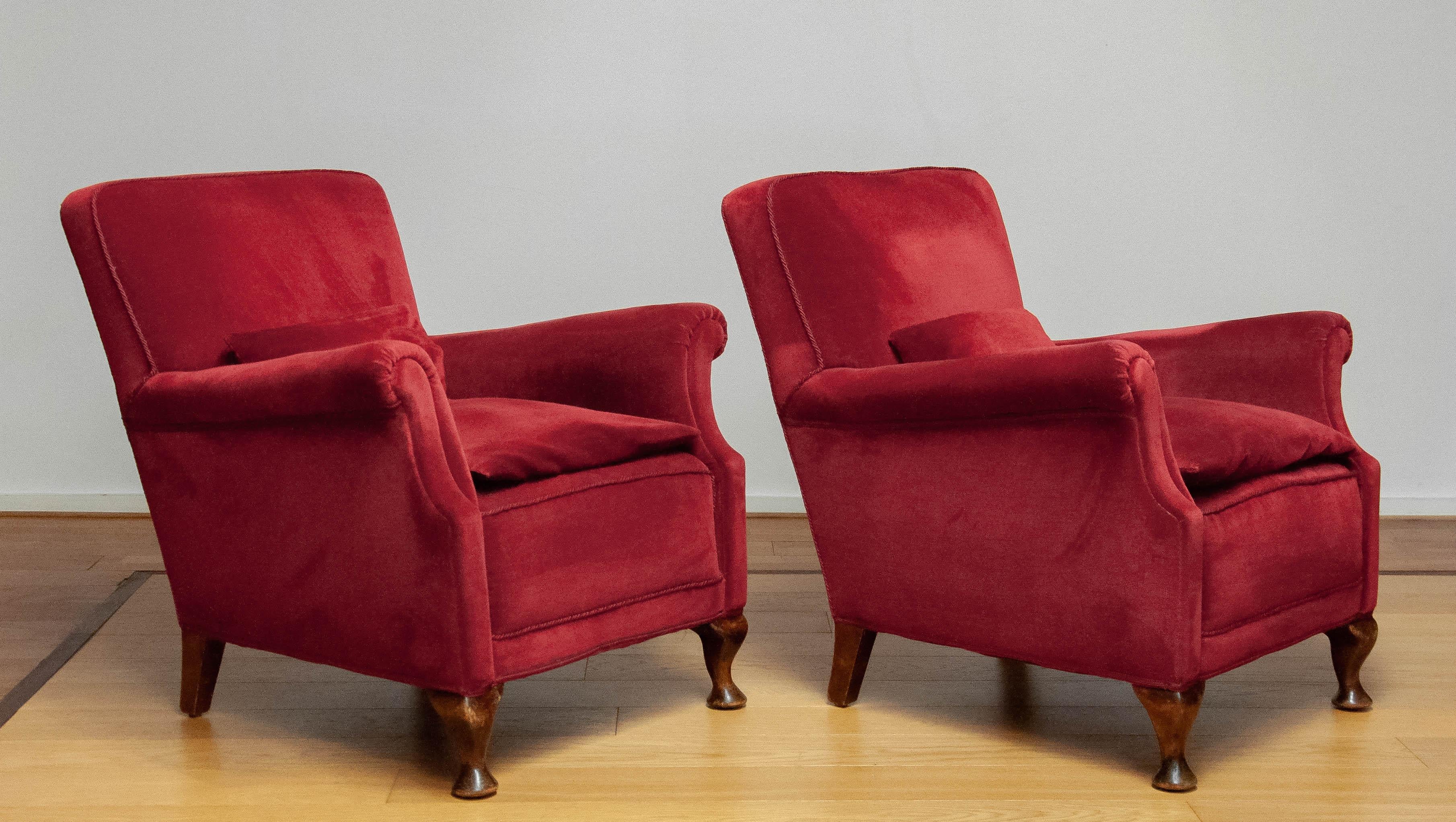 Pair 1930s Scandinavian Wine Red Velvet / Velours Lounge Chairs Made In Denmark  In Good Condition For Sale In Silvolde, Gelderland