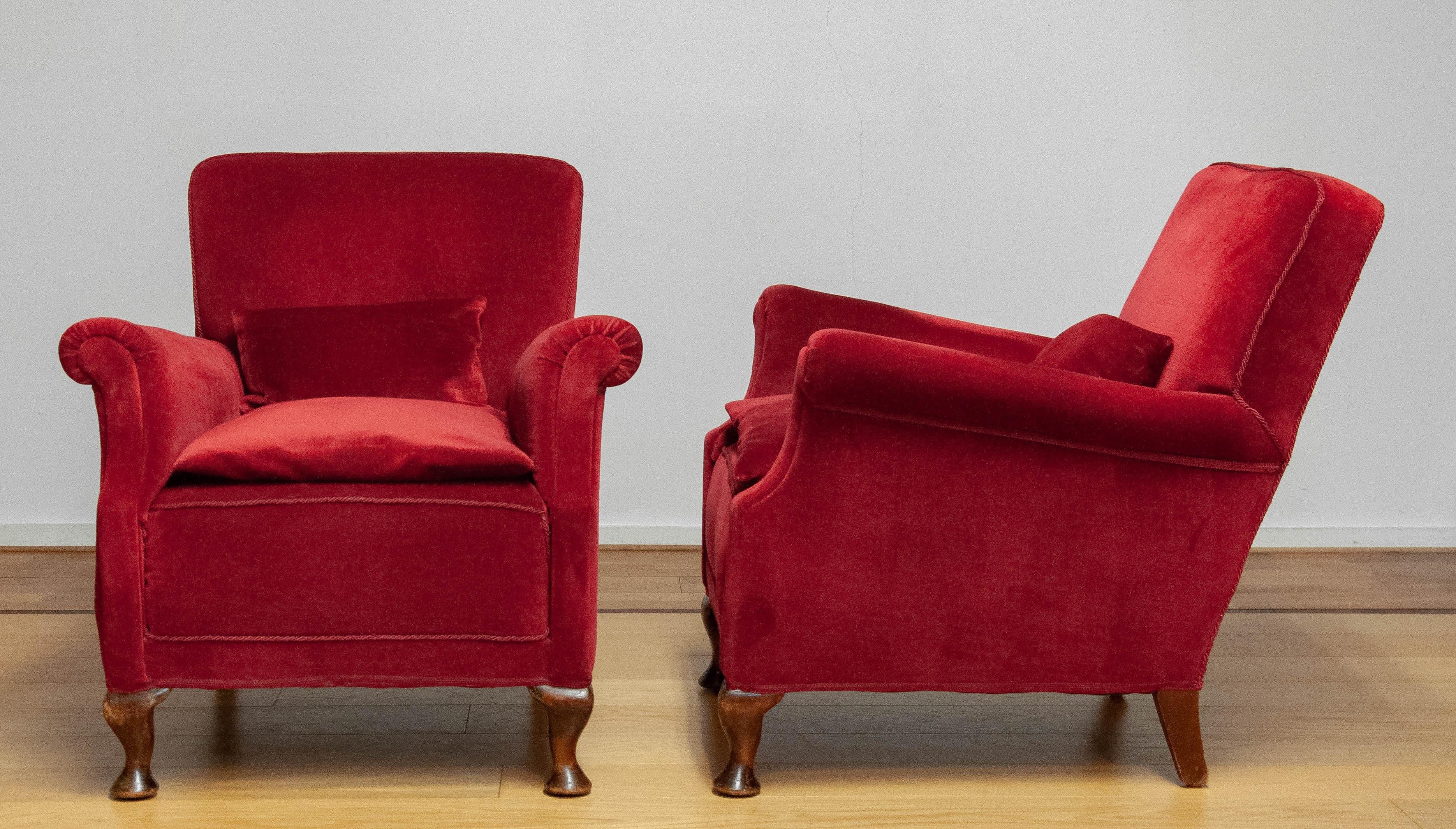 Paar 1930er Jahre Skandinavisch Weinrot Samt / Velours Lounge Stühle Made in Denmark  im Angebot 3