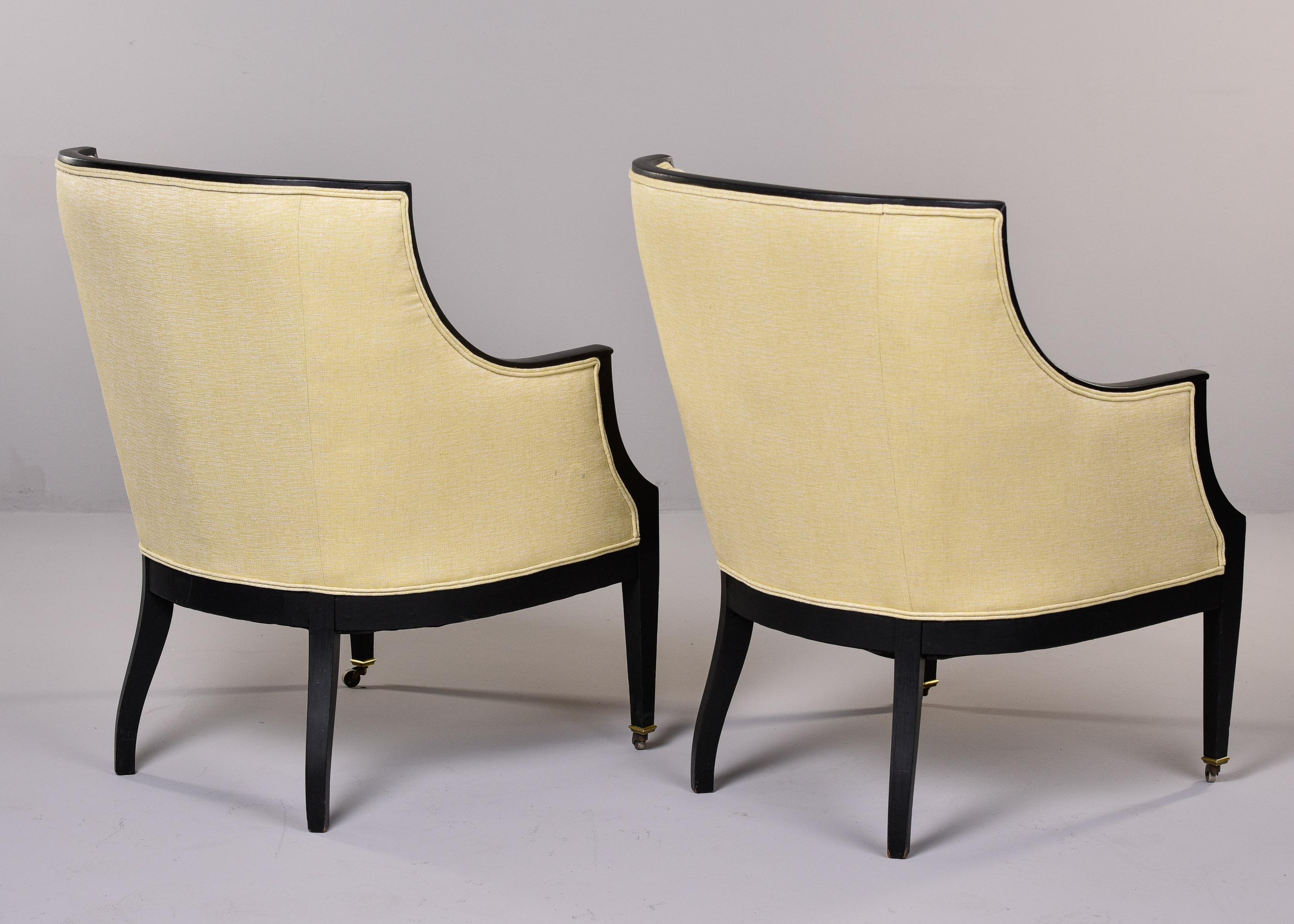 Paire de chaises suédoises des années 1930 avec cadres noirs et tapisserie neuve en vente 4