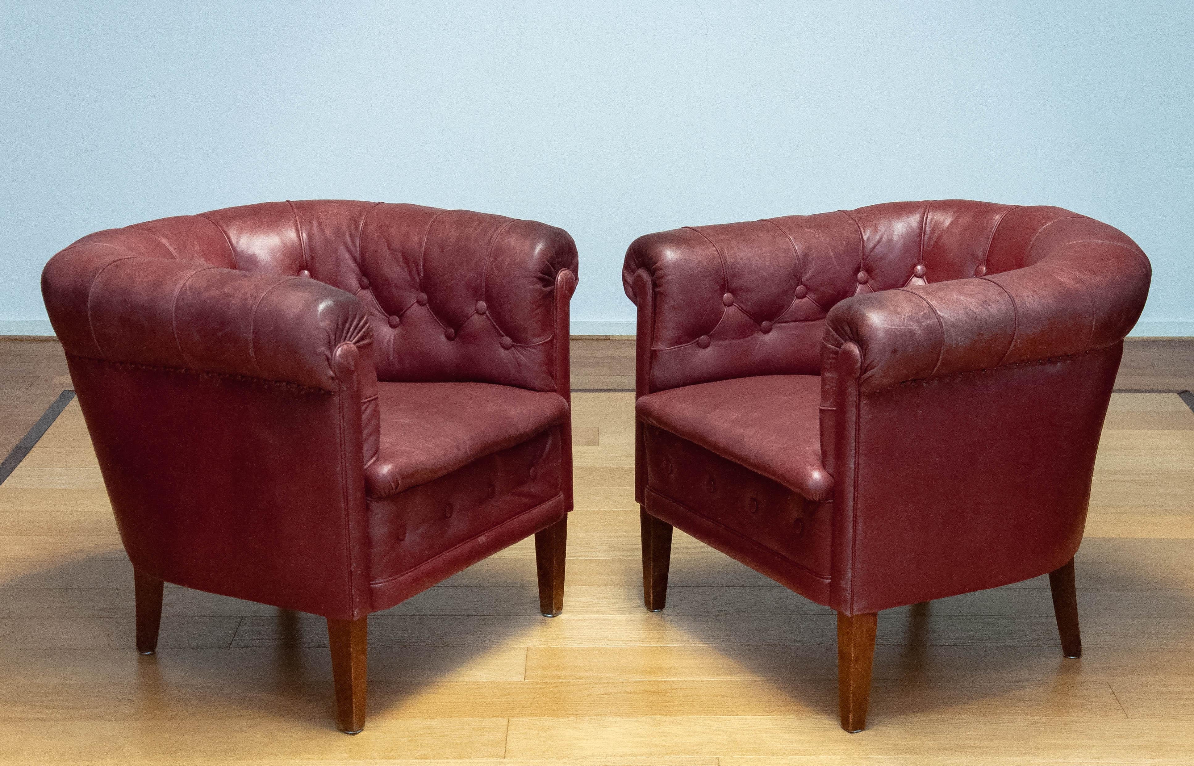 Pair 1930s Swedish Crimson Red Chesterfield Club Chairs in Patinated Leather For Sale 7