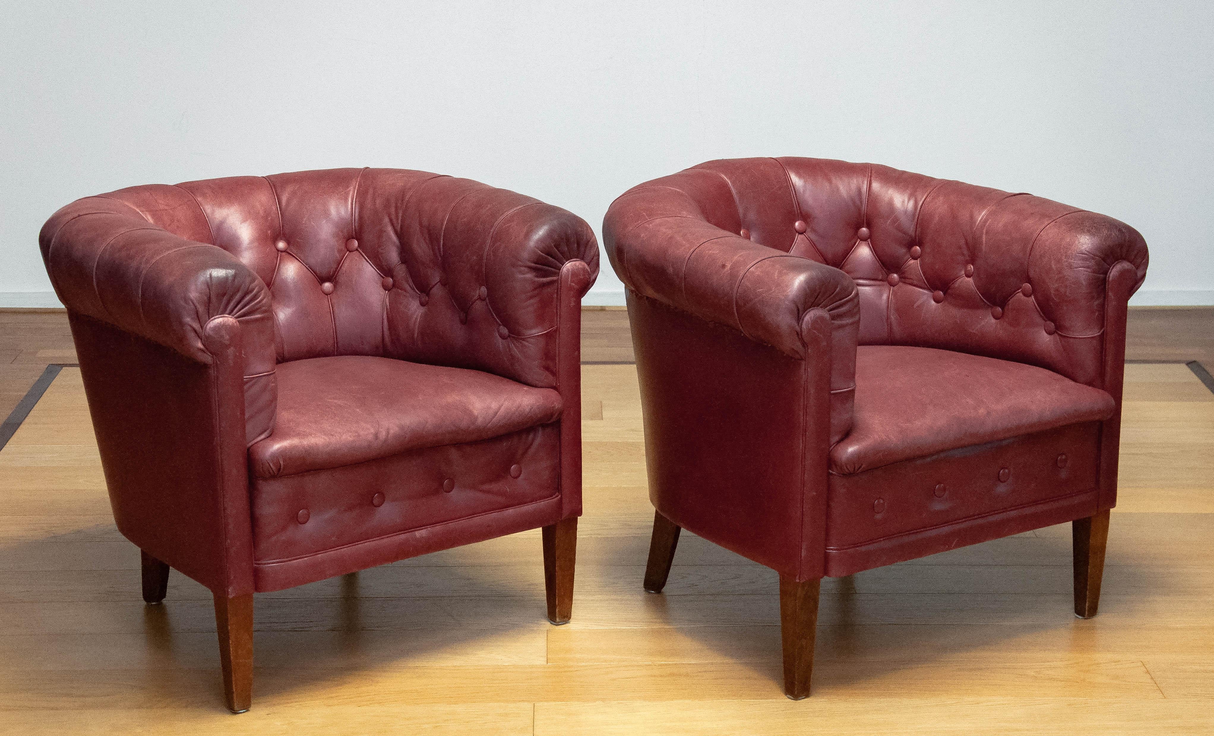 Pair 1930s Swedish Crimson Red Chesterfield Club Chairs in Patinated Leather For Sale 4