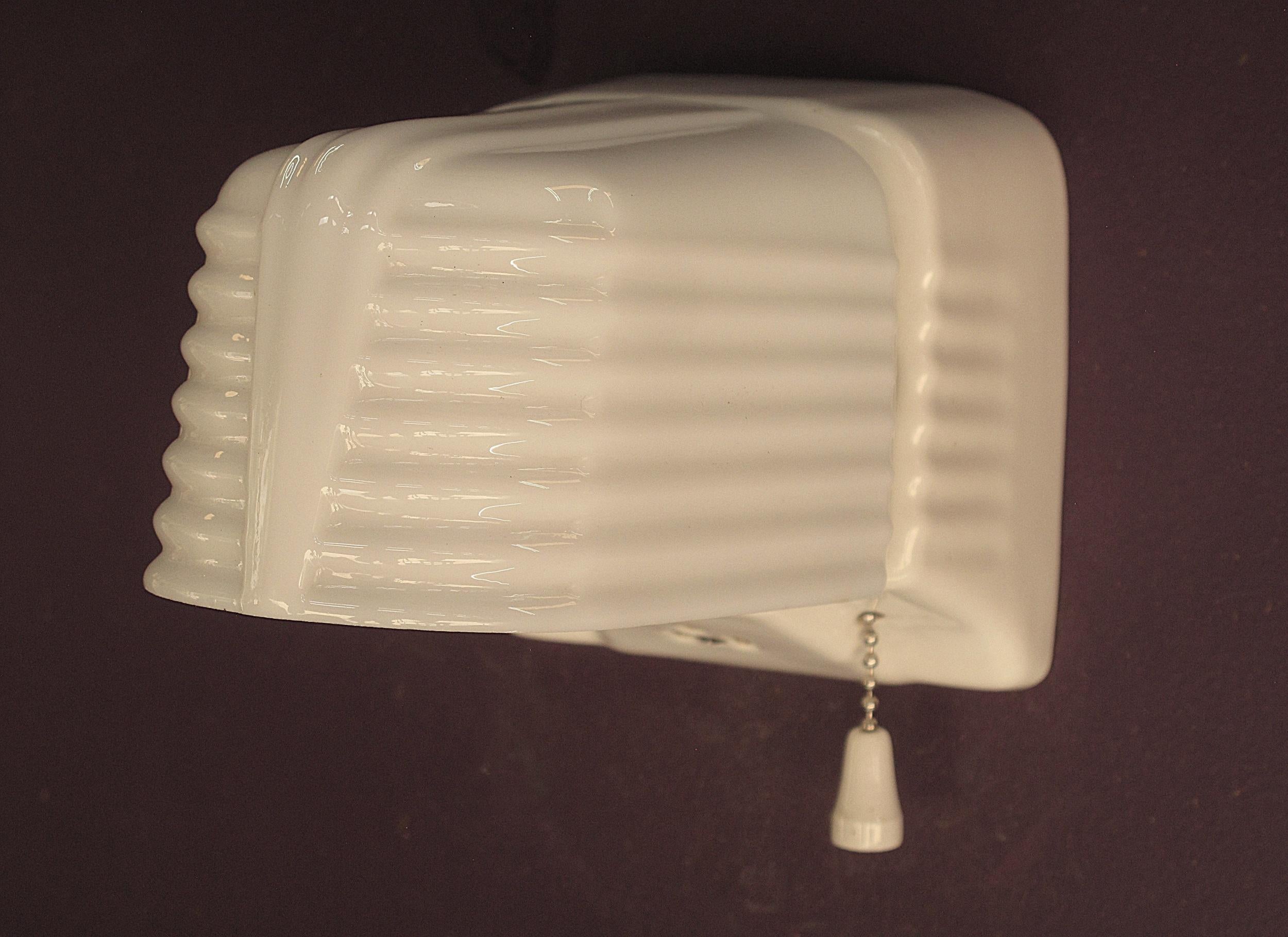 Pair 1930s Vintage Bathroom Wall Sconce Lights priced for 1 pair w/2 pr availabl In Good Condition In Prescott, US