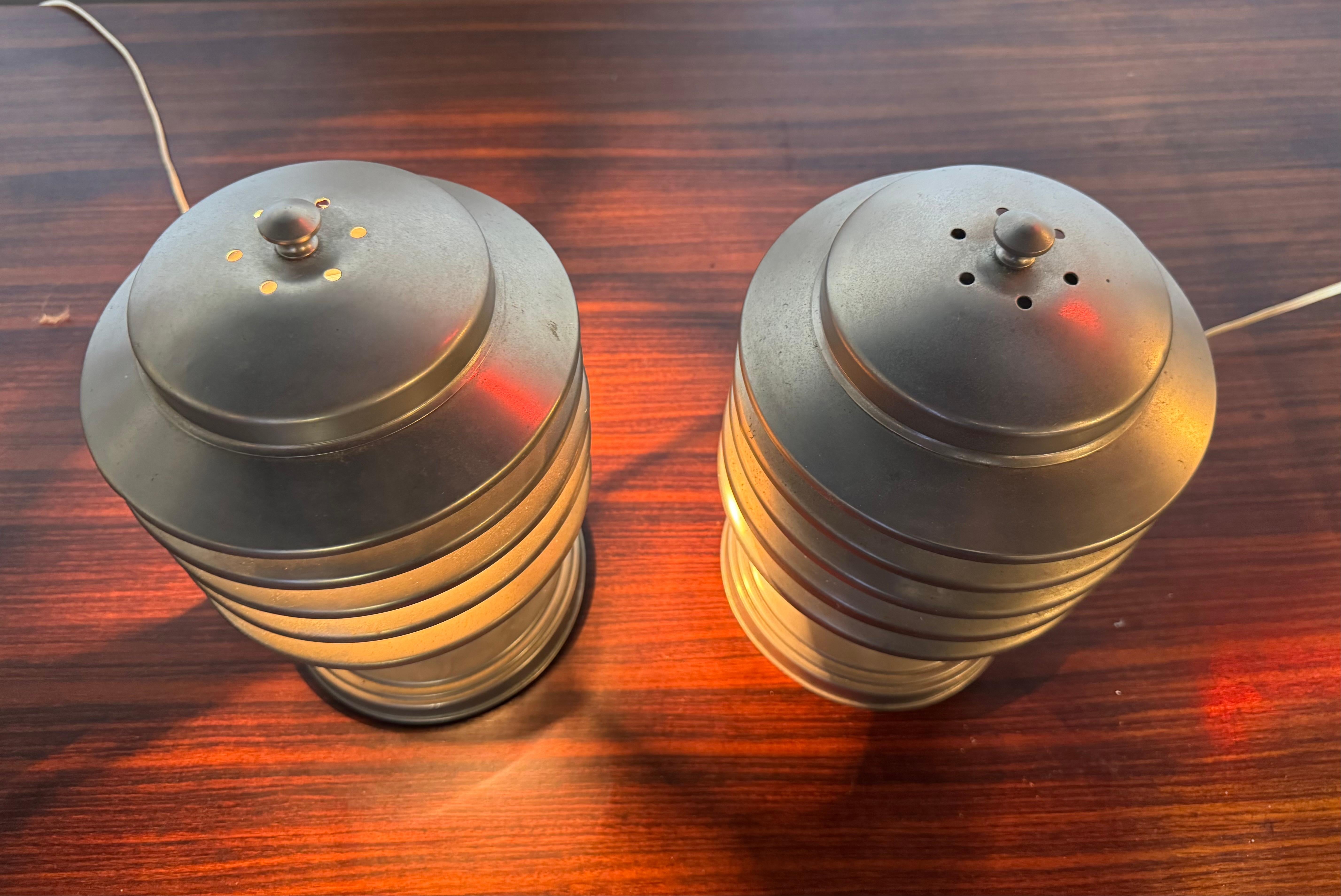 Pair 1940s 'Coulter' Louvered Table Lamps, Art Deco / Machine Age In Good Condition For Sale In Buffalo, NY