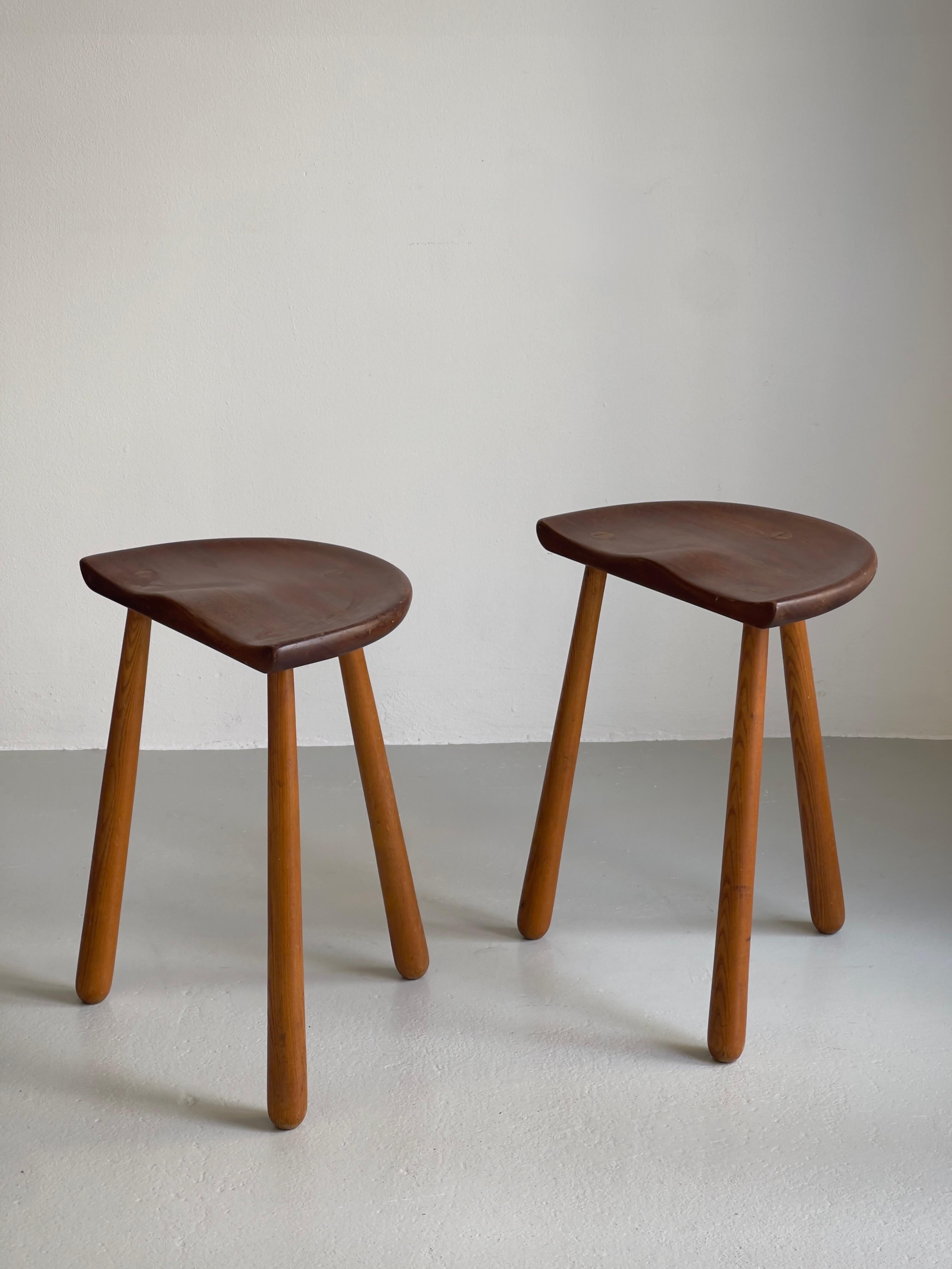 Pair 1940s danish cabinetmaker stools carved teak seats and club shaped oak legs For Sale 2