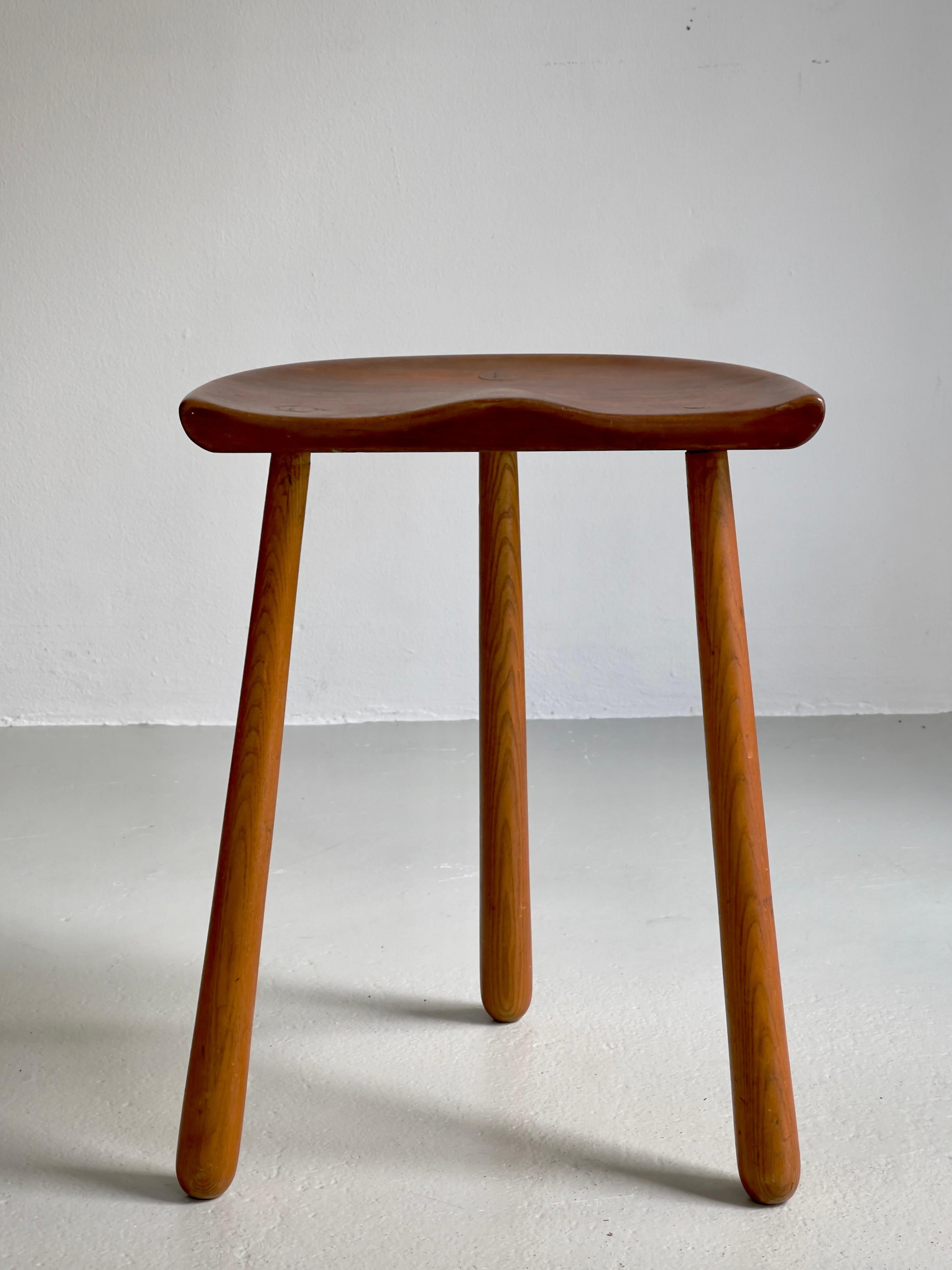 Pair 1940s danish cabinetmaker stools carved teak seats and club shaped oak legs For Sale 4