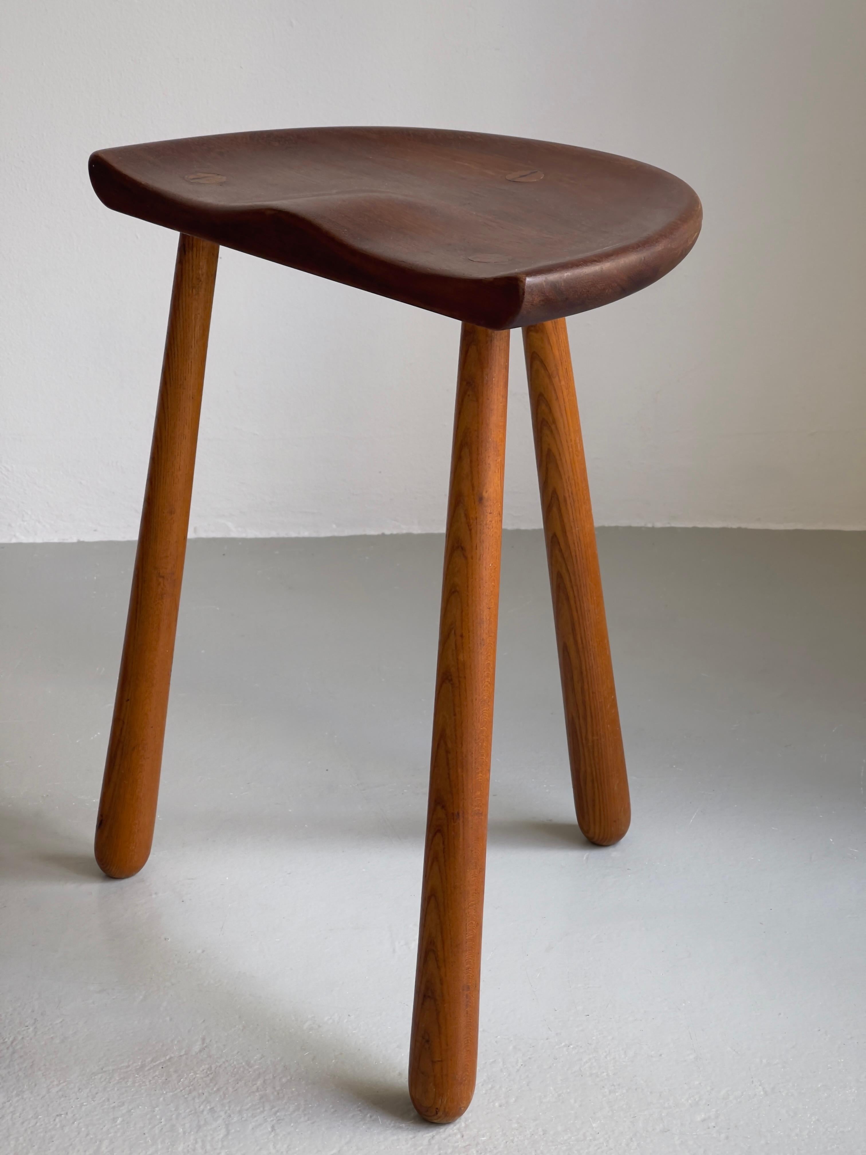 Hand-Carved Pair 1940s danish cabinetmaker stools carved teak seats and club shaped oak legs For Sale