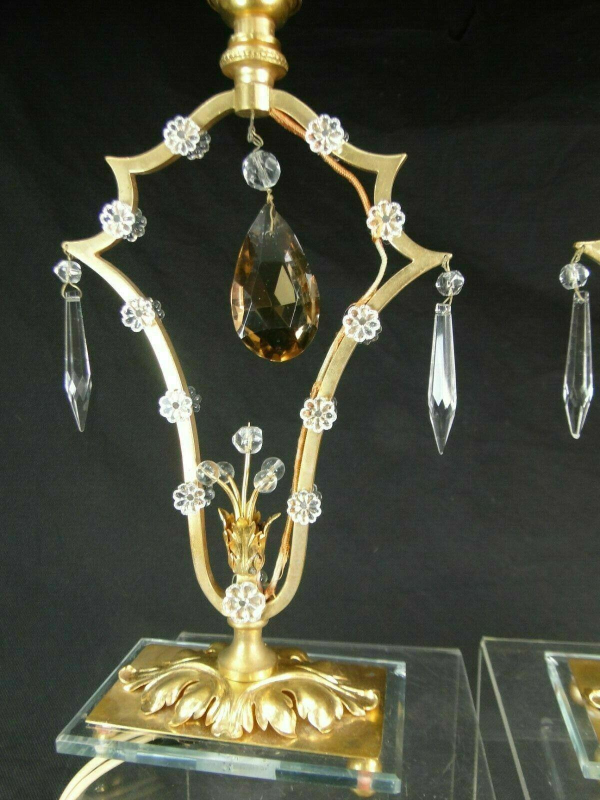 Paire de lampes de table en bronze doré et cristal taillé de style Régence française des années 1940 attribuées à Bagues en vente 2