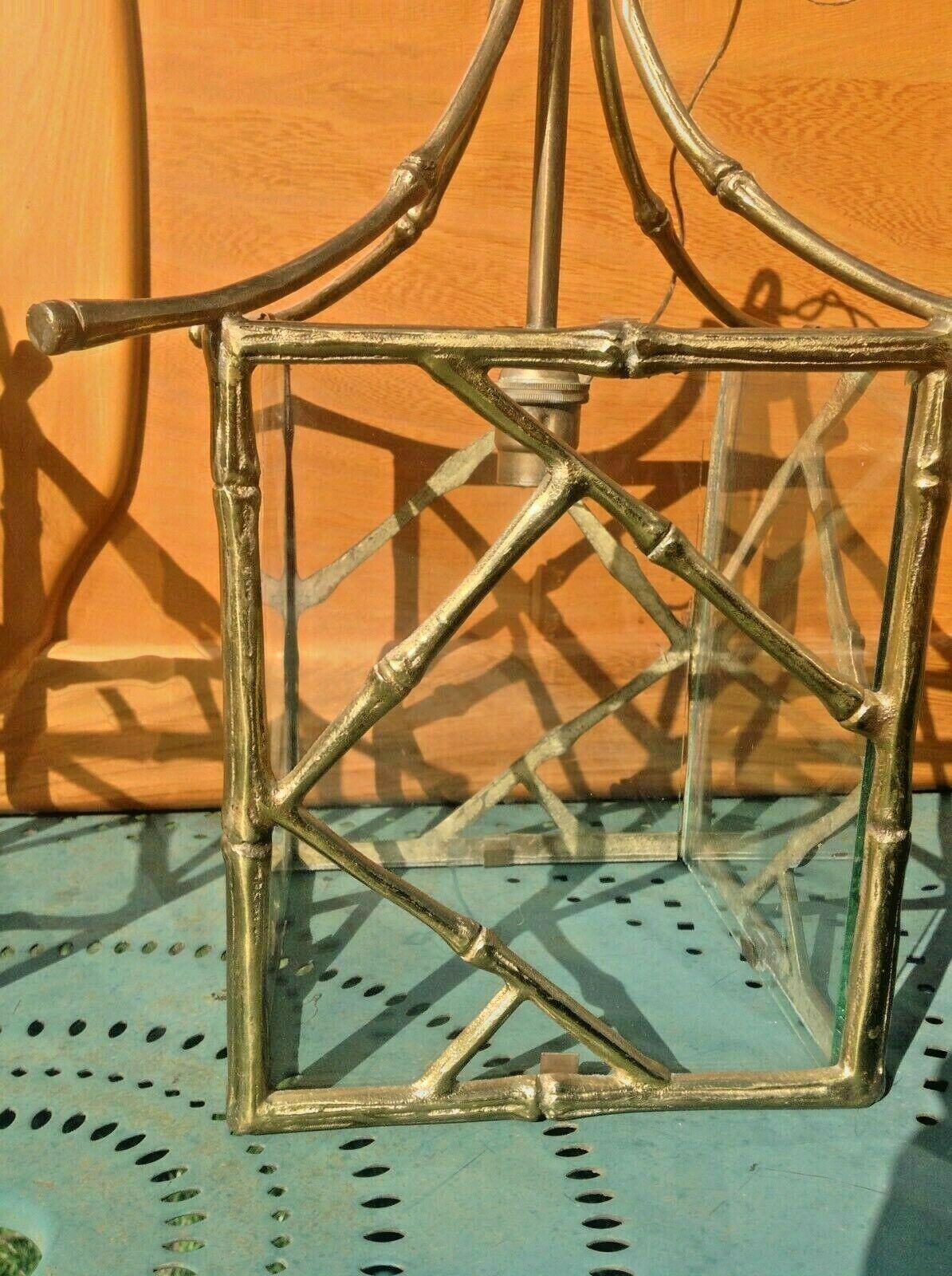 Paire de lanternes pagodes en bronze doré de style Régence française des années 1940 par la Maison Bagues en vente 3