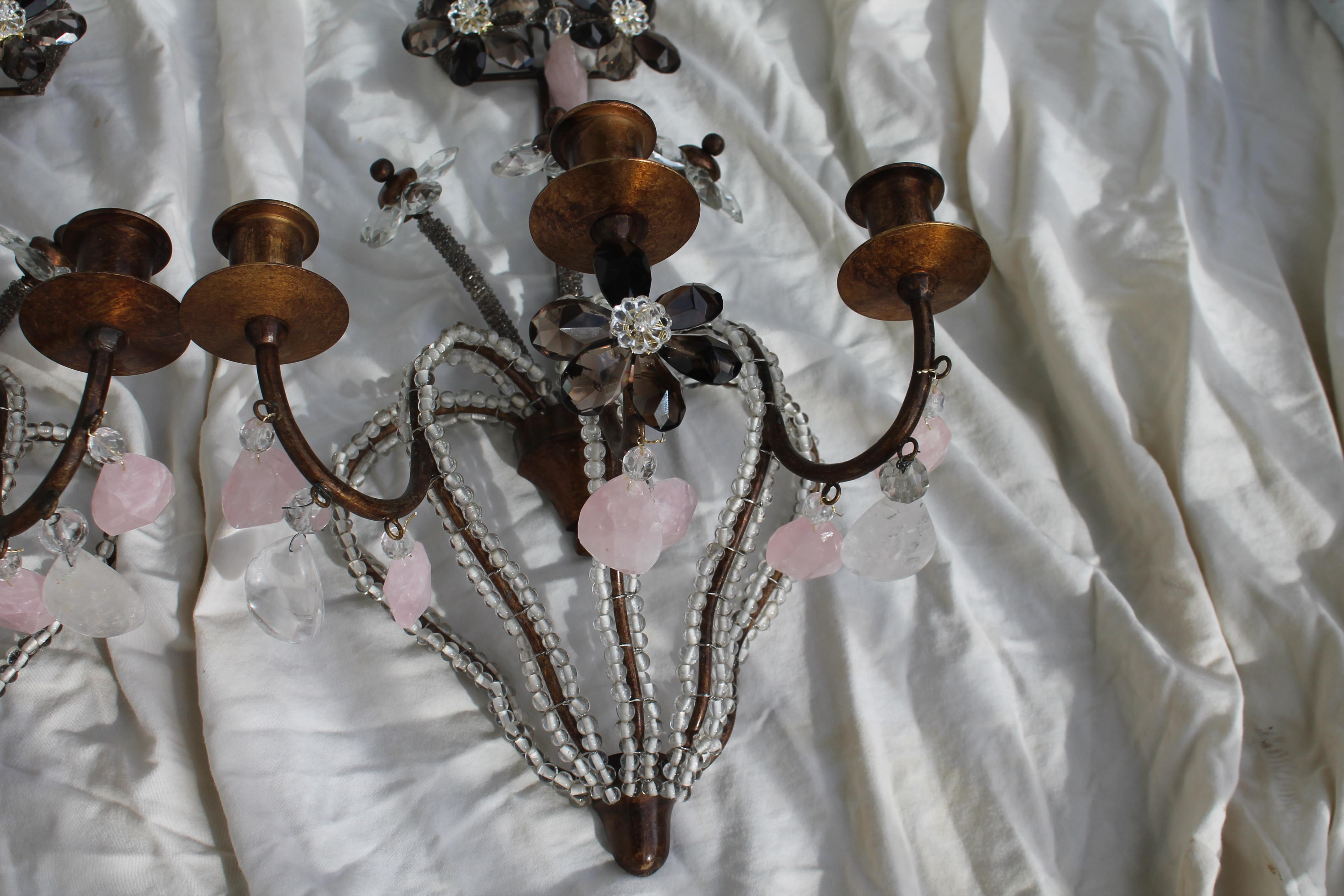 Coppia di lampade di cristallo di quarzo fumé e rosa della Reggenza francese degli anni '40 in vendita 2