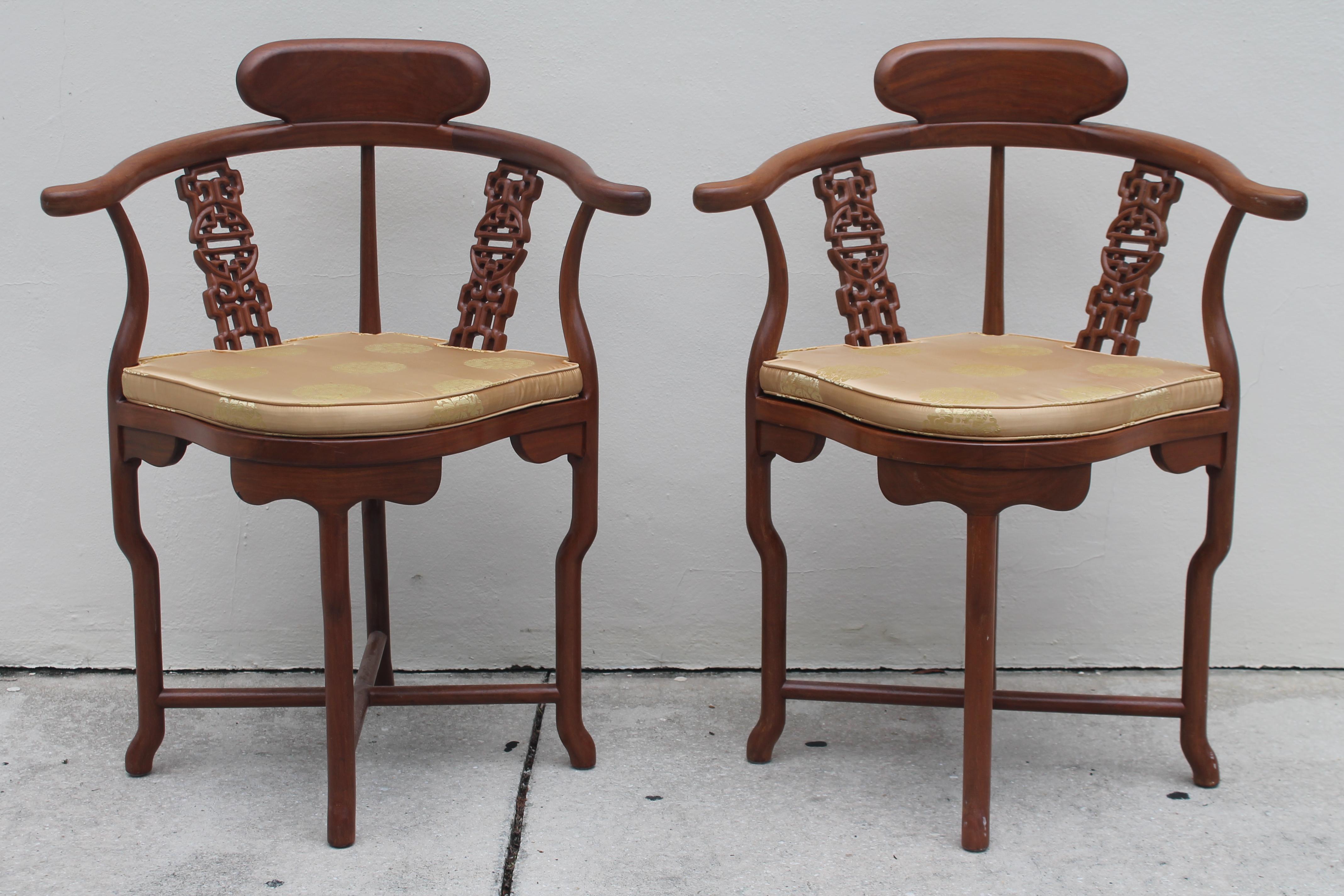 Pair 1940's Hollywood Regency Carved Wood Accent/ Side Chairs Japonisant Design For Sale 1