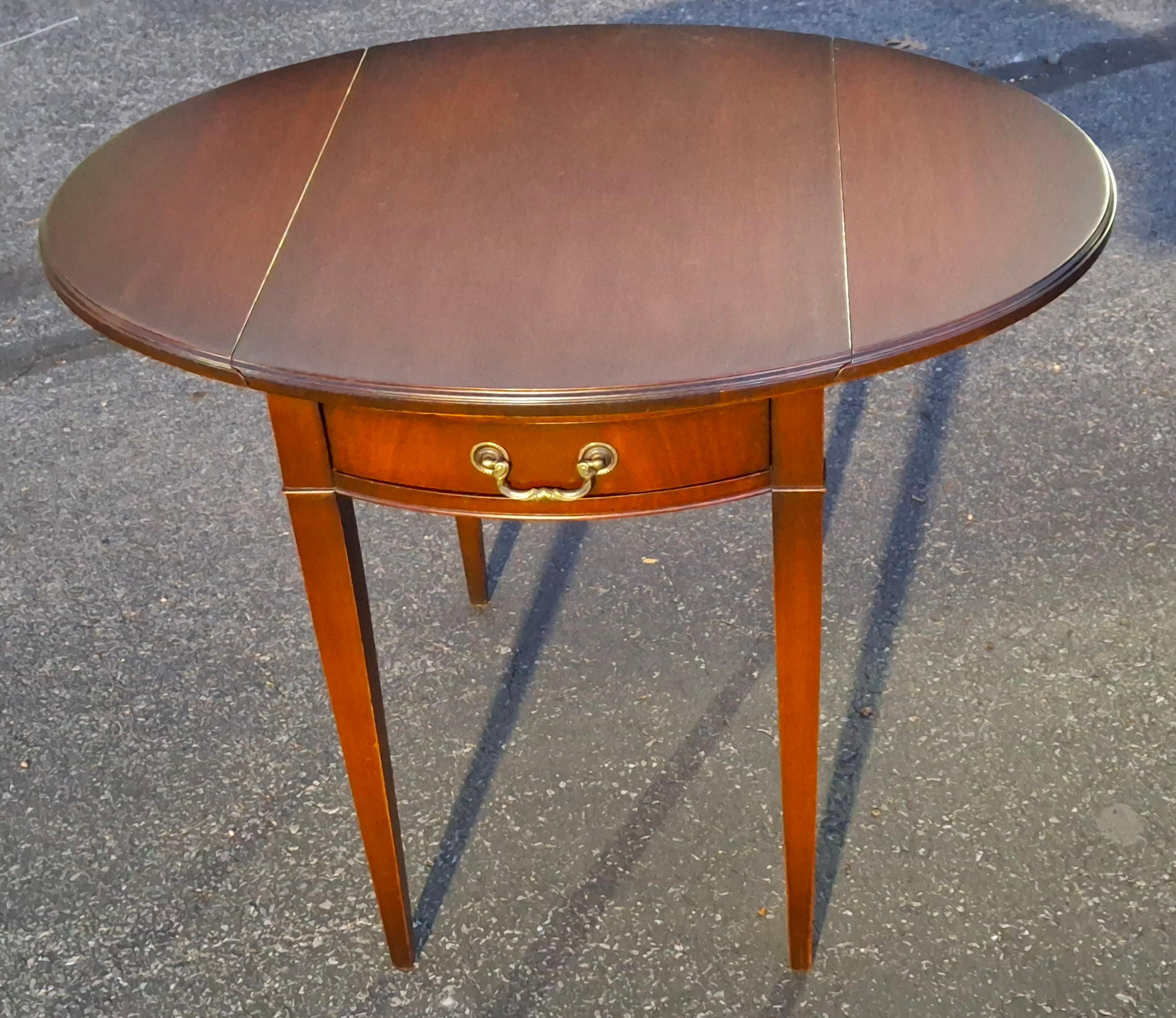 Pair 1940s Imperial Grand Rapids Genuine Mahogany Pembroke Tables, Refinished in vendita 2