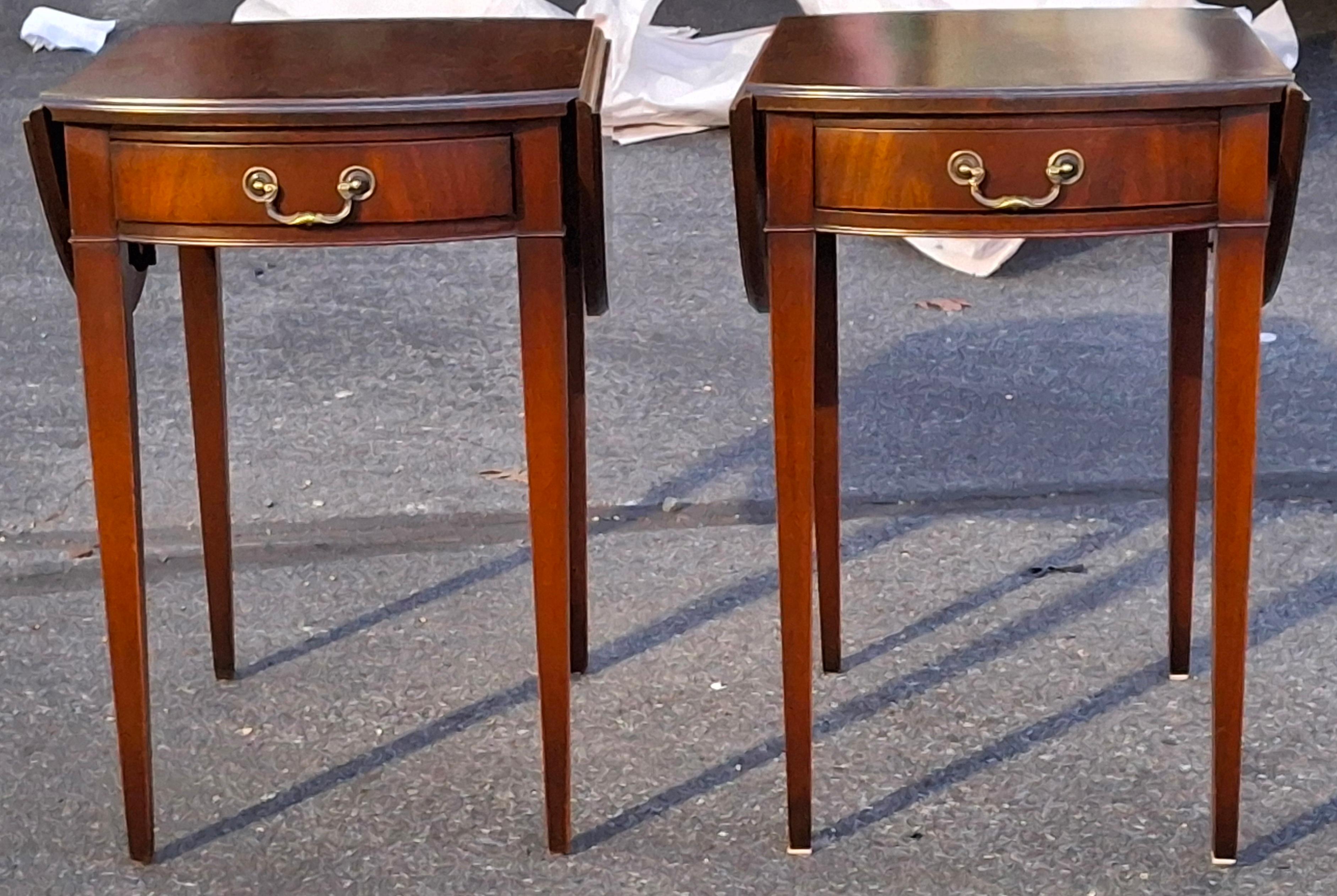 Georgiano Pair 1940s Imperial Grand Rapids Genuine Mahogany Pembroke Tables, Refinished in vendita